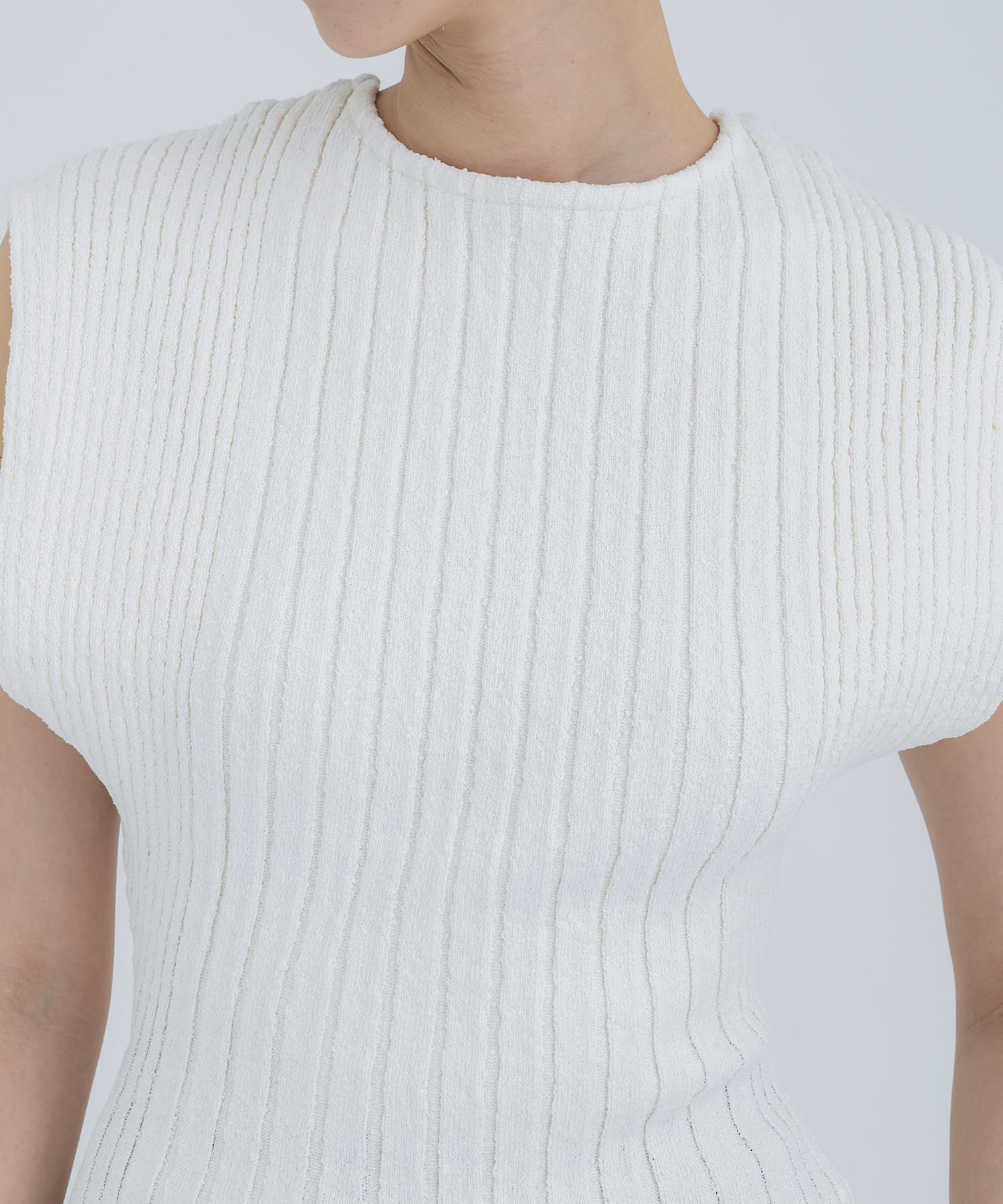Salla back slit knit Pullover WH AKIRANAKA