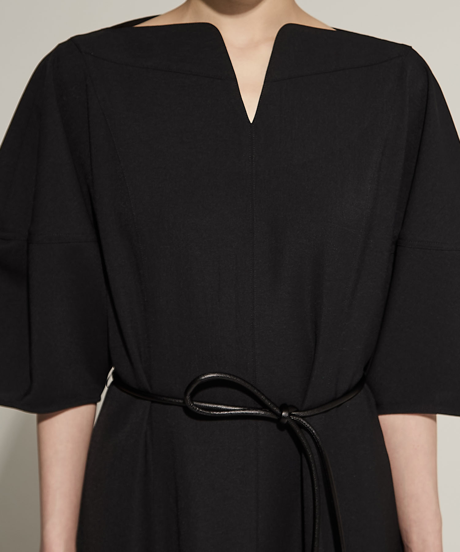 Sesilia lantan sleeve dress BK AKIRANAKA