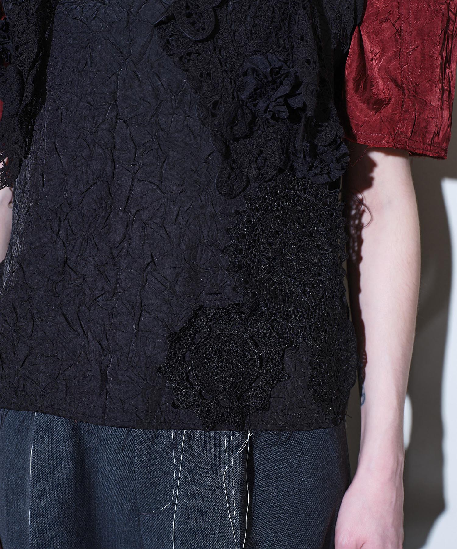 Darning motif tops HEELAL