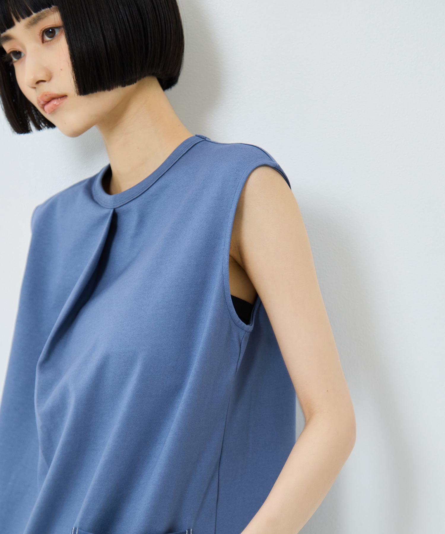 REFINA STRUCTURED SLEEVELESS DRESS CINOH
