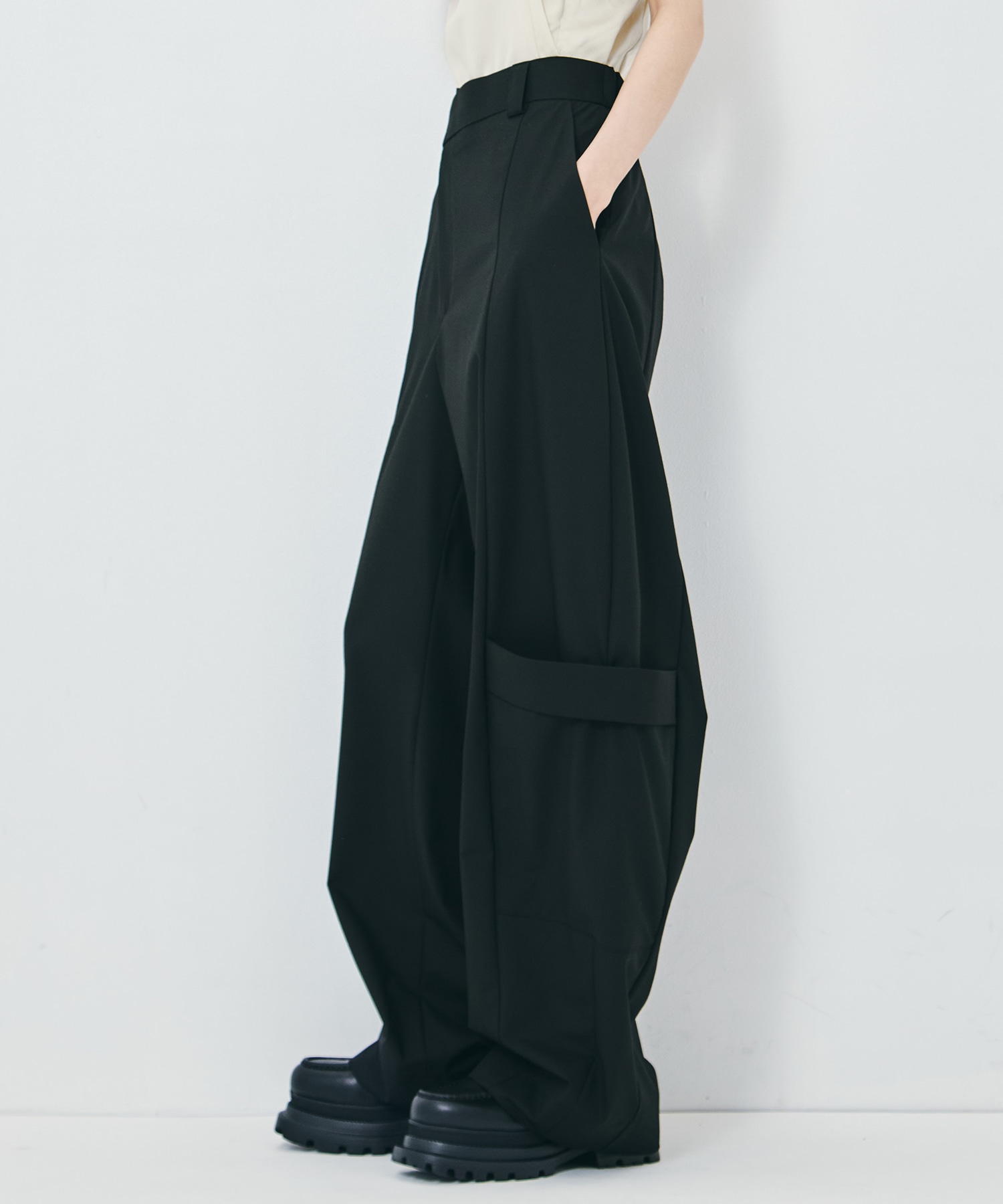 Soft Barrel Leg Flap Cargo Trousers STUDIOUS