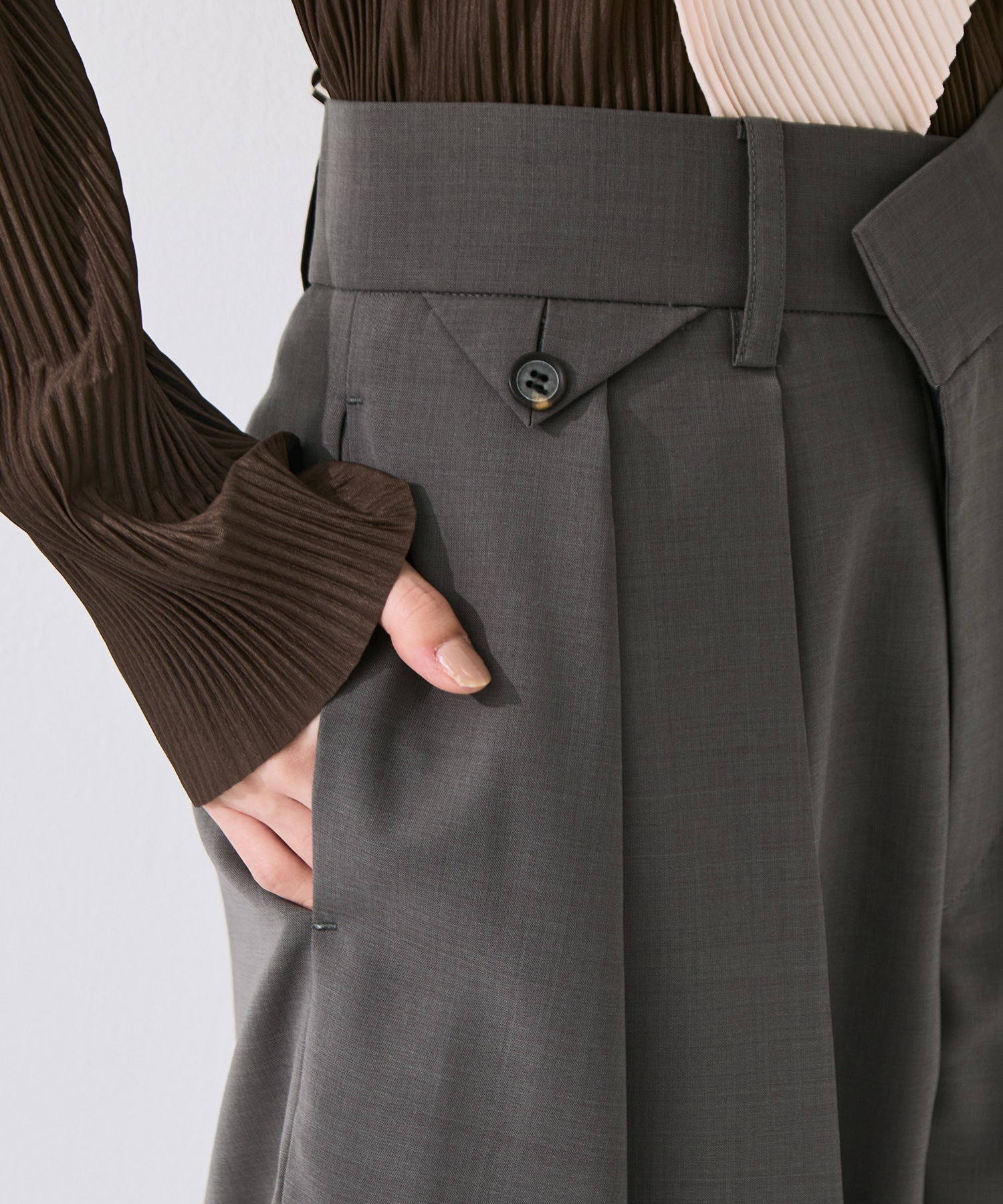 Double Tucked Trousers STUDIOUS