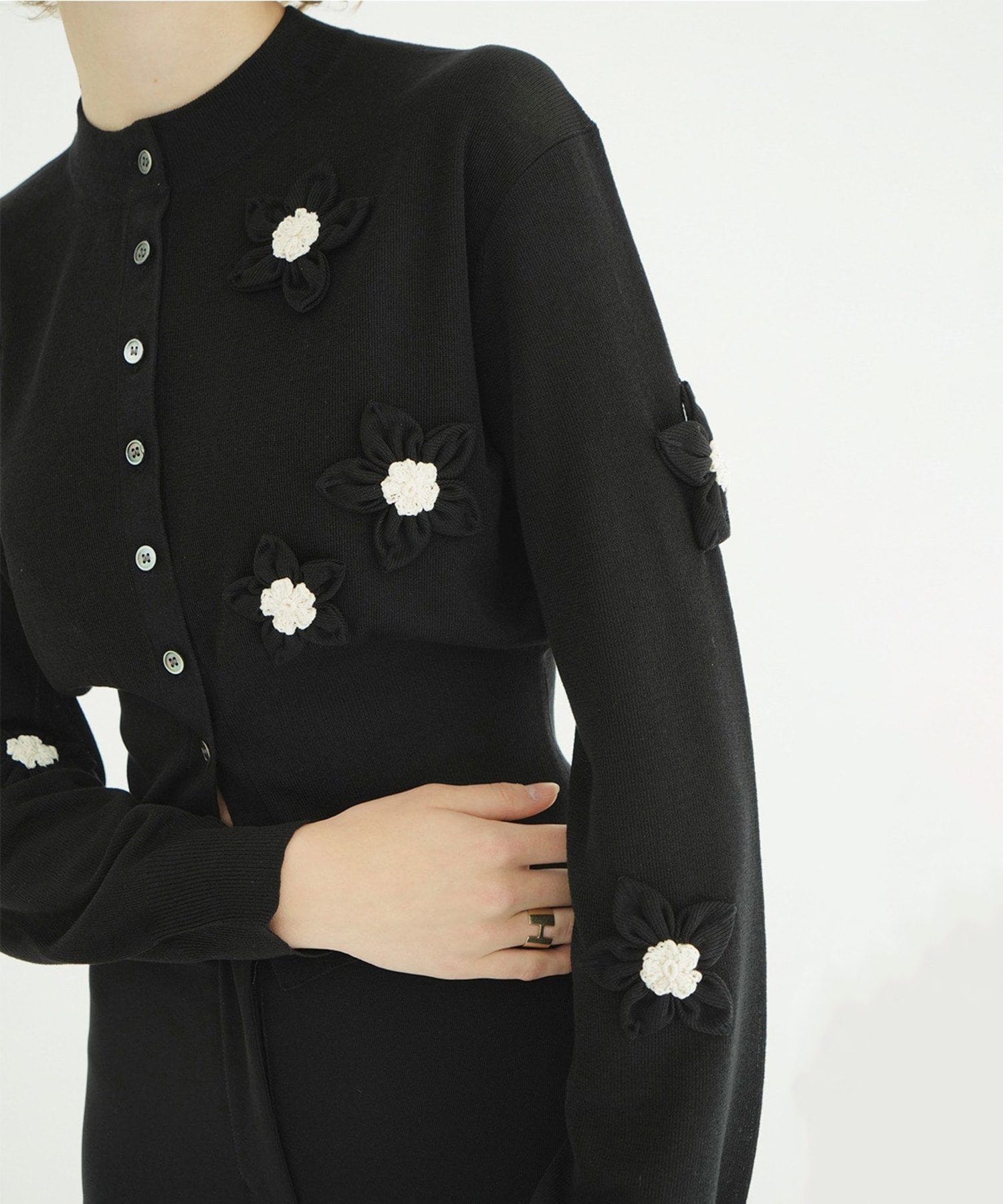 FLOWER MOTIF KNIT CARDIGAN CLANE