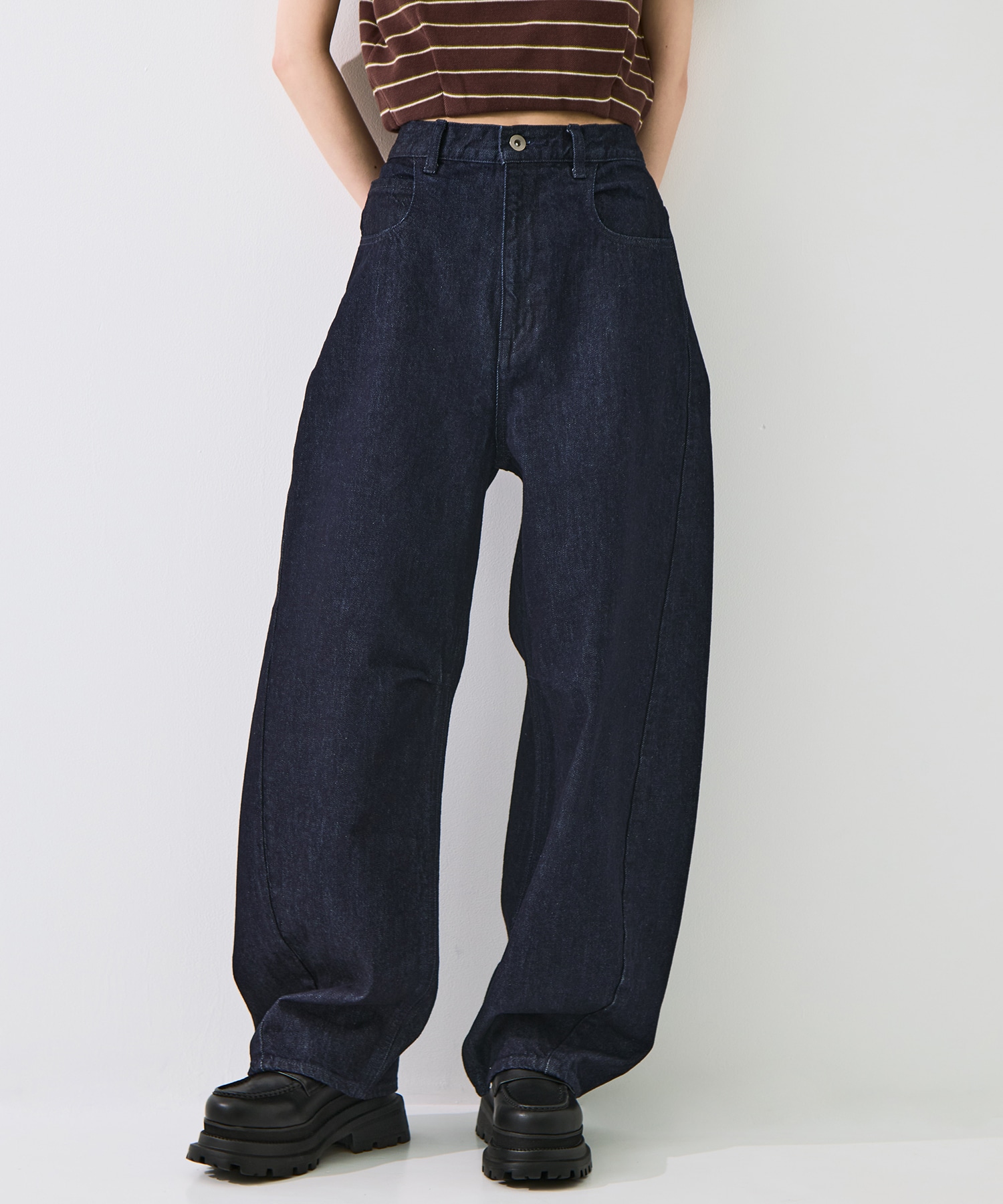 Damaged Barrel Leg Jeans STUDIOUS