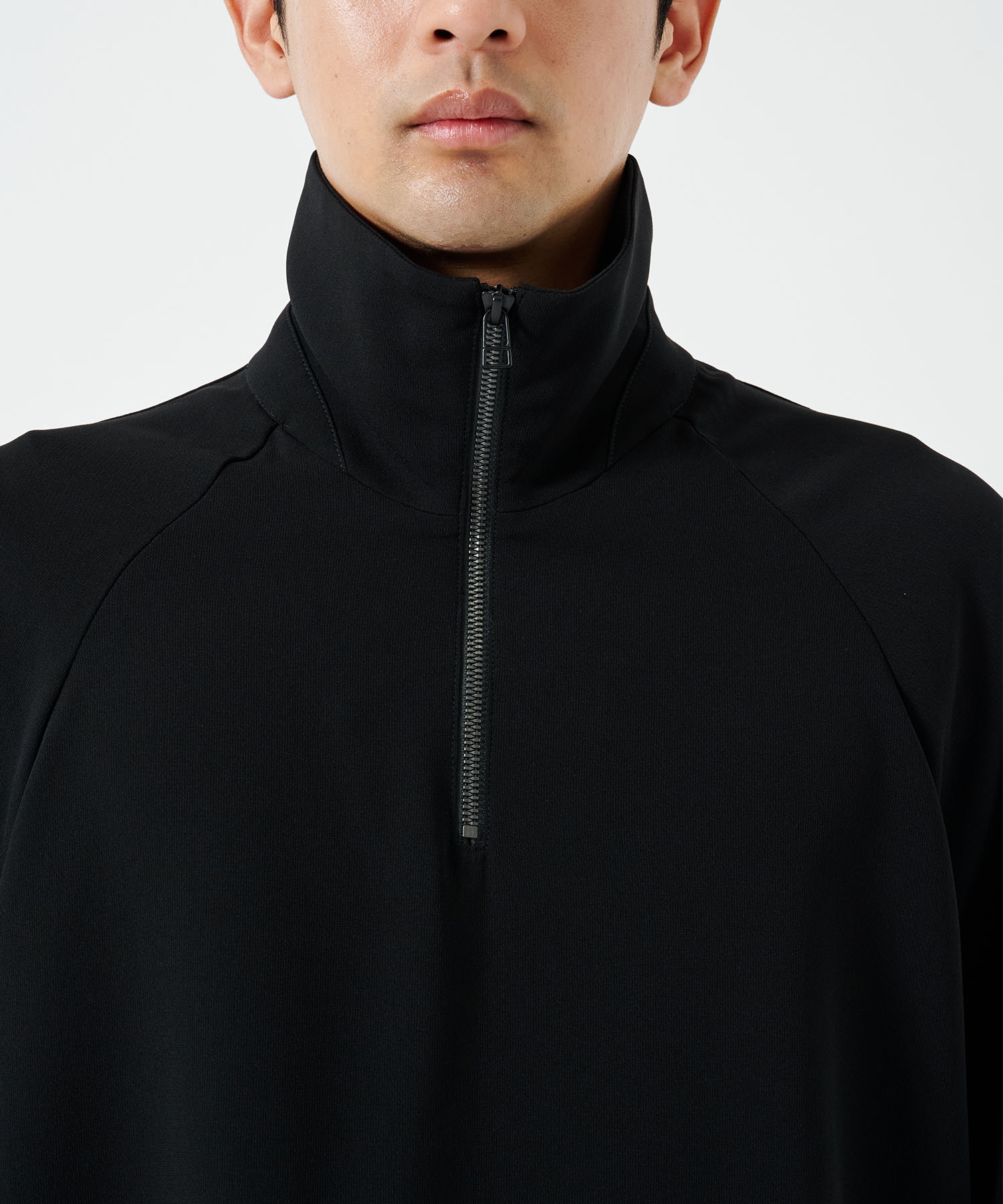 ESSENTIAL HALF ZIP SWEAT SHIRTS STUDIOUS