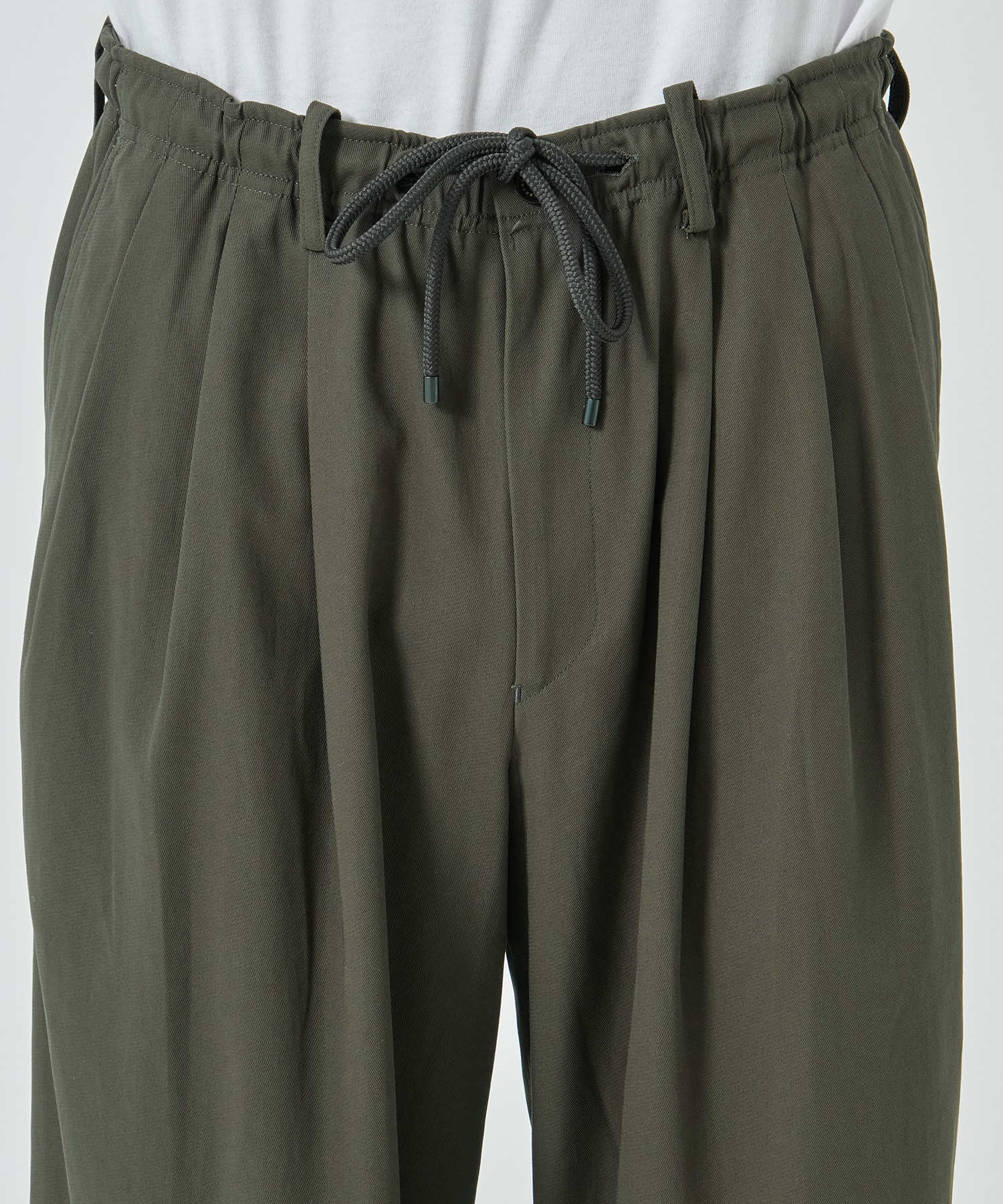 TRIPLE PLEATED EASY TROUSERS MARKAWARE/marka