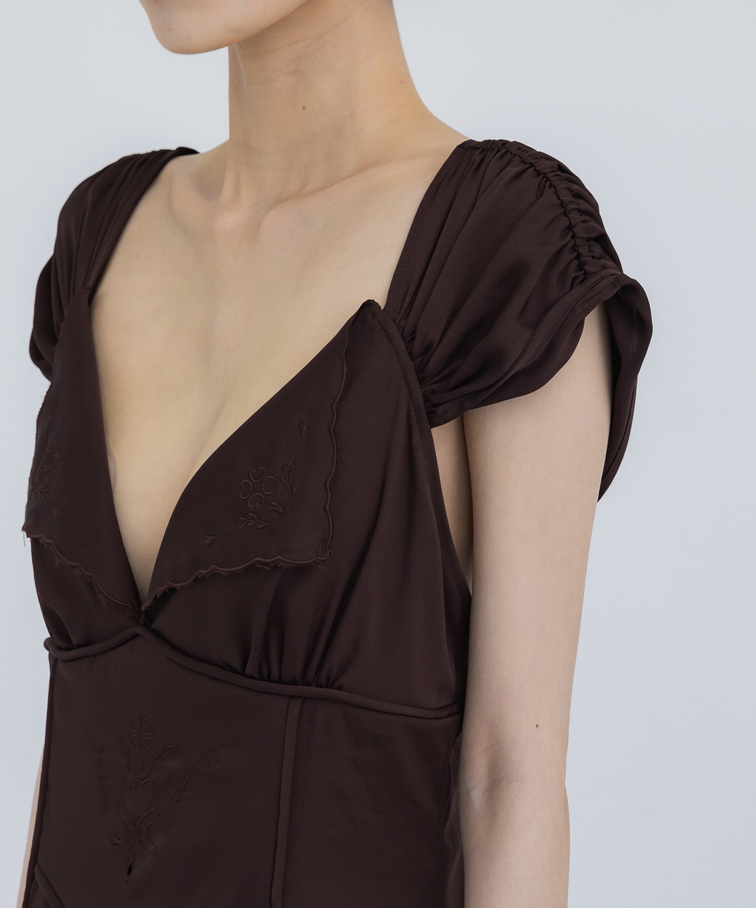 EMBROIDERED V-NECK MIDI DRESS FETICO