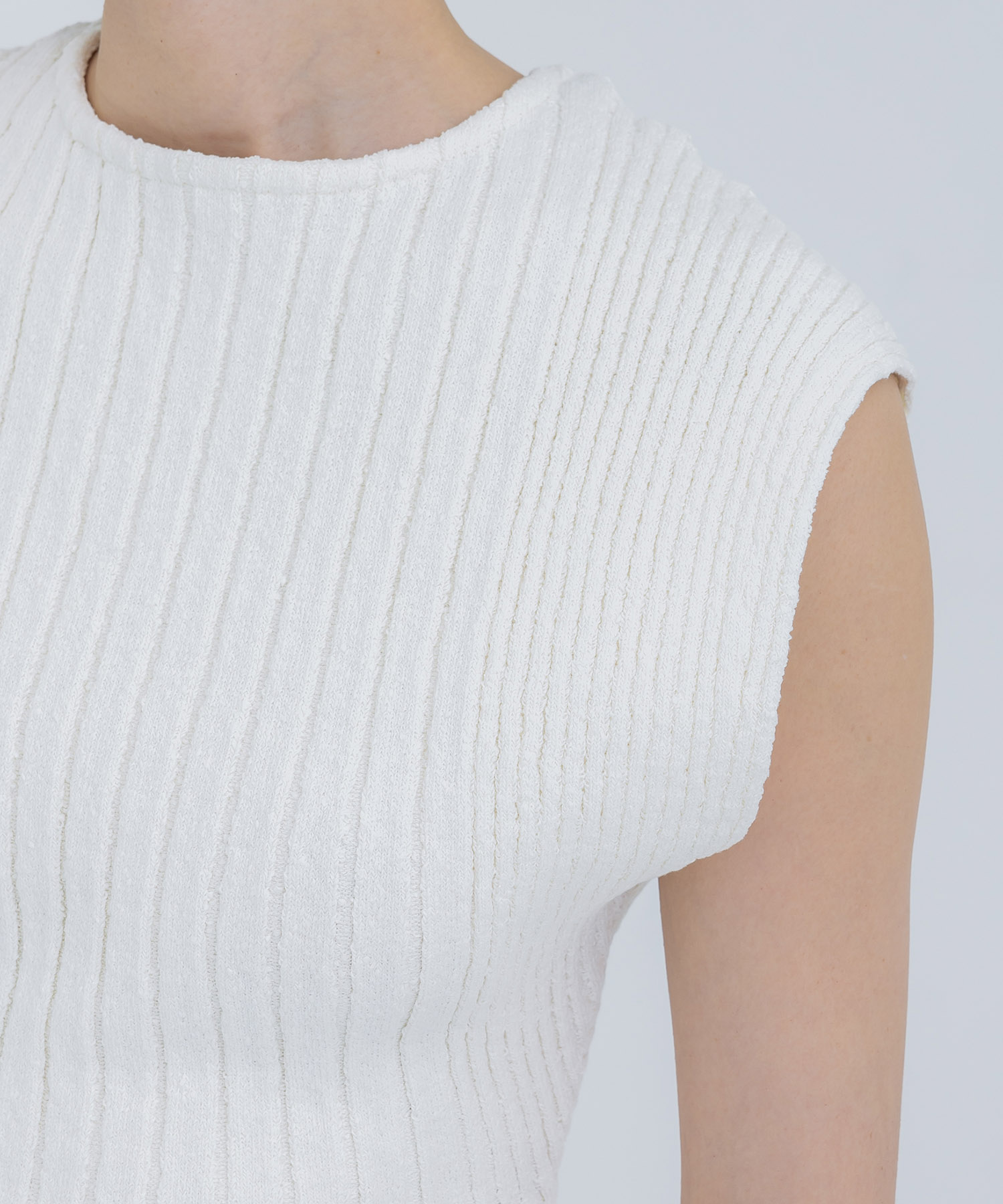 Salla back slit knit Pullover WH AKIRANAKA