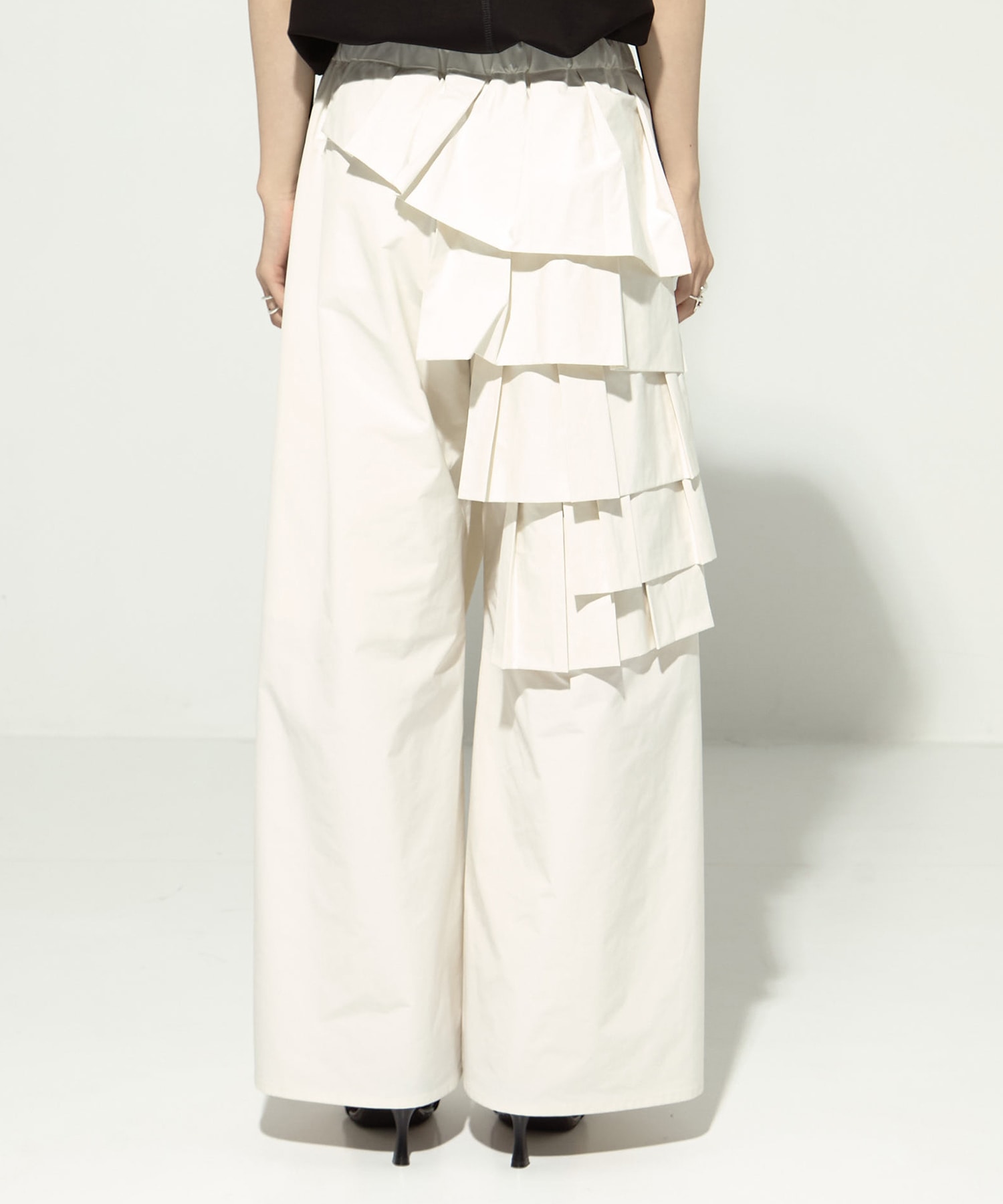 別注RUFFLE PANTS TAAKK