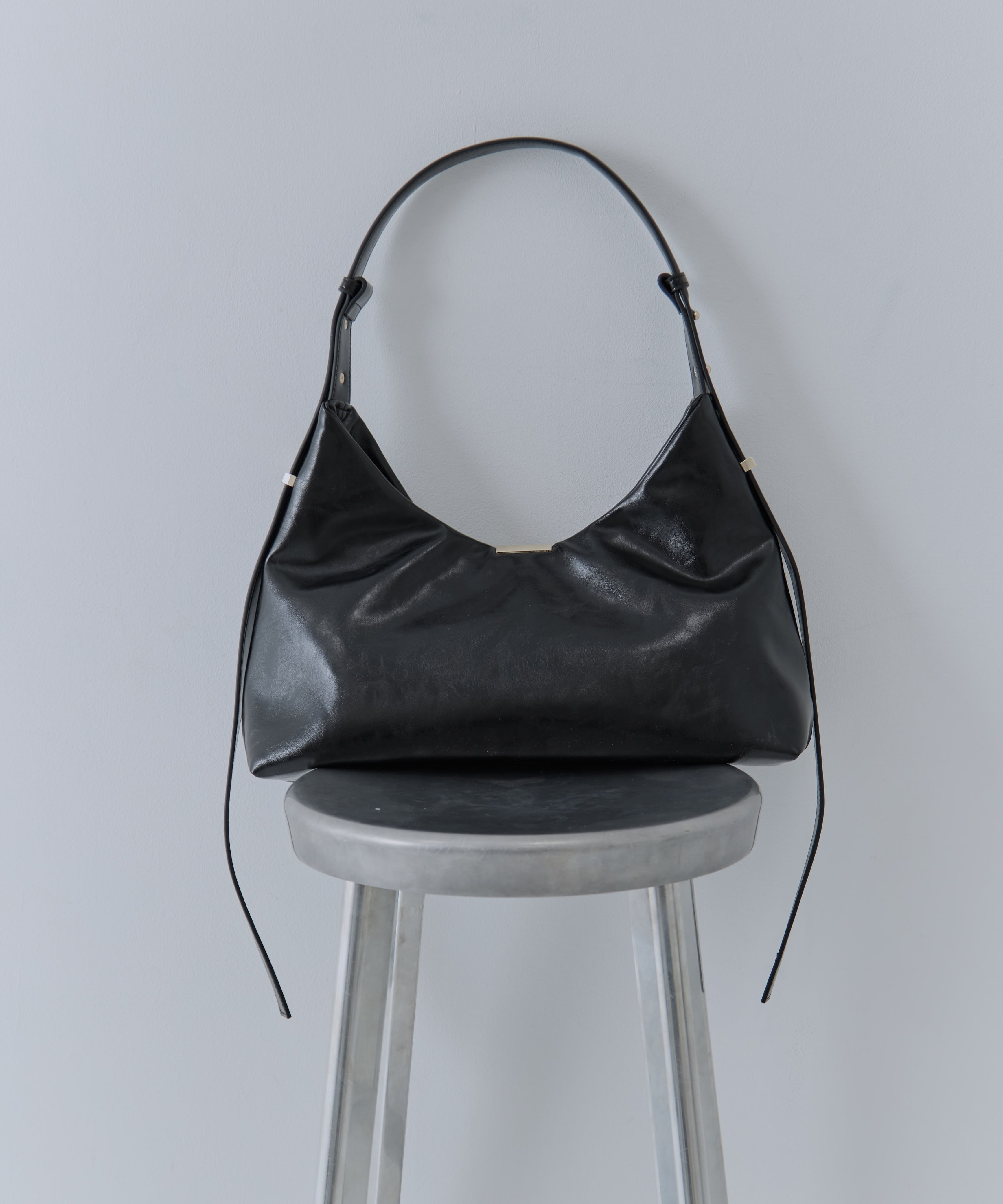 UND PARTS ACCENT ONE HANDLE BAG AMERI