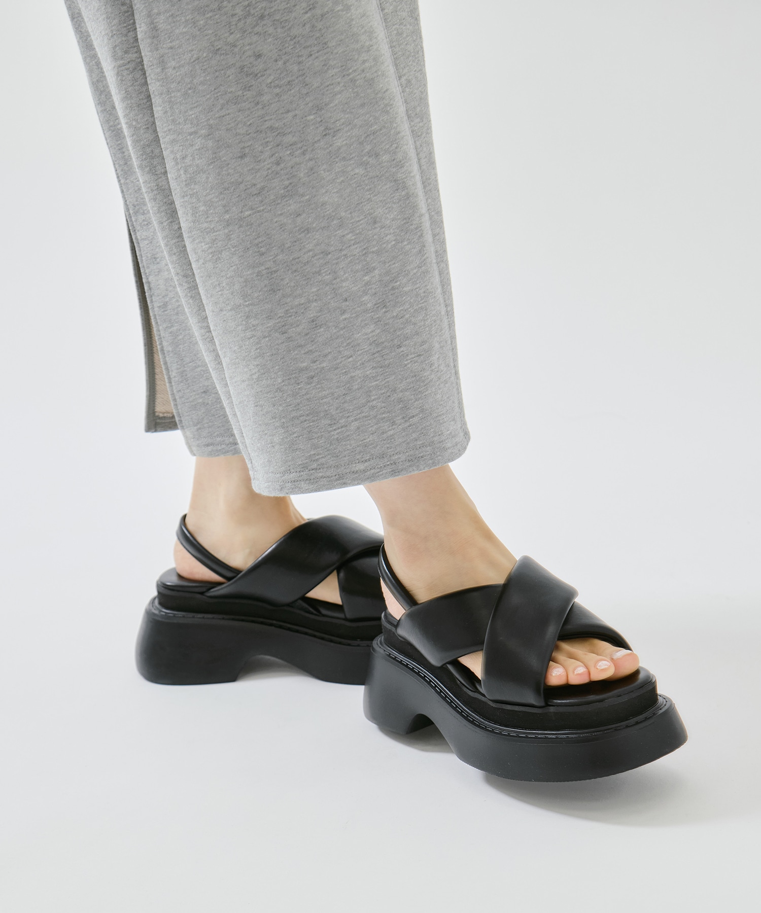 Padded Cross Sandals STUDIOUS