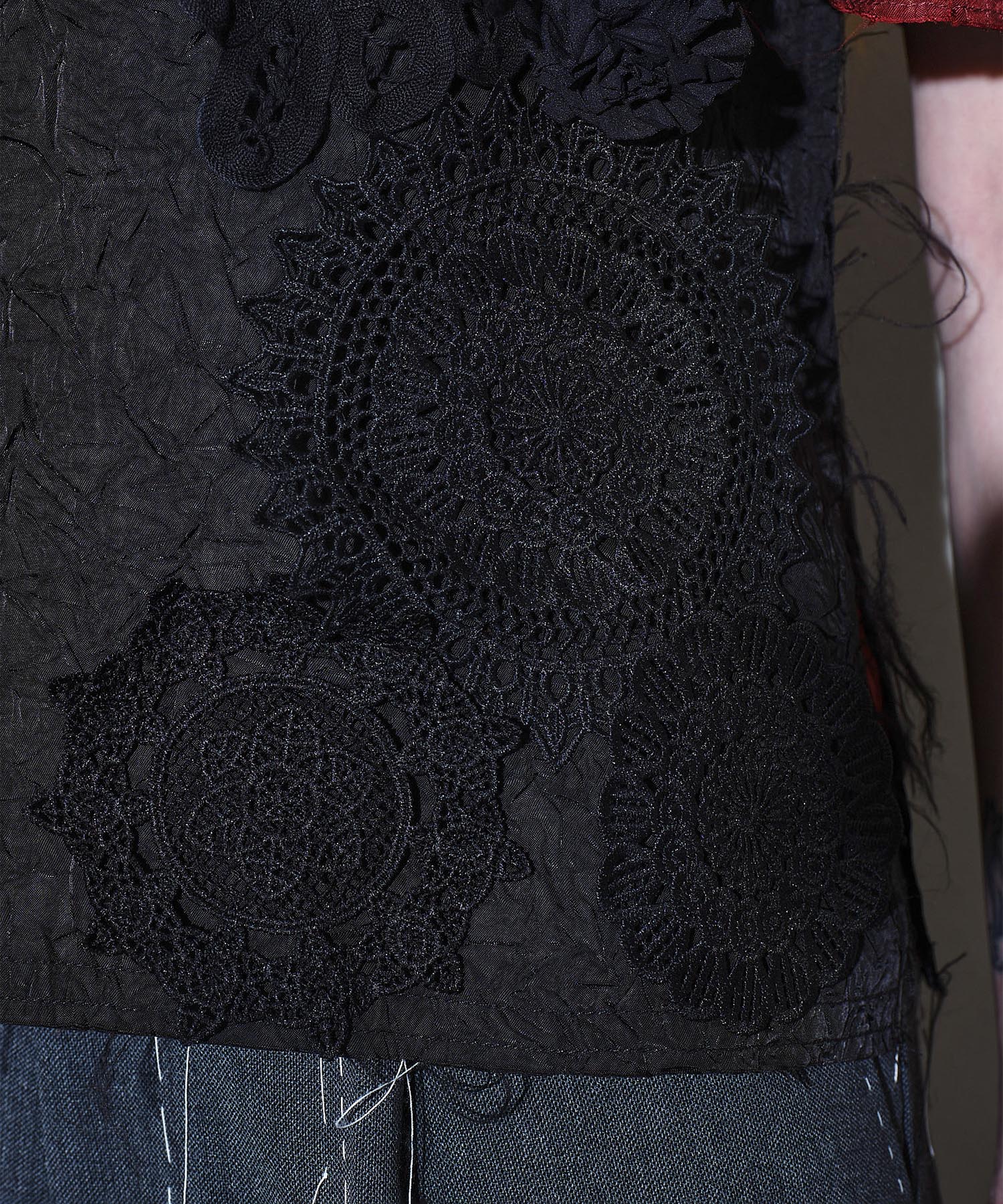 Darning motif tops HEELAL