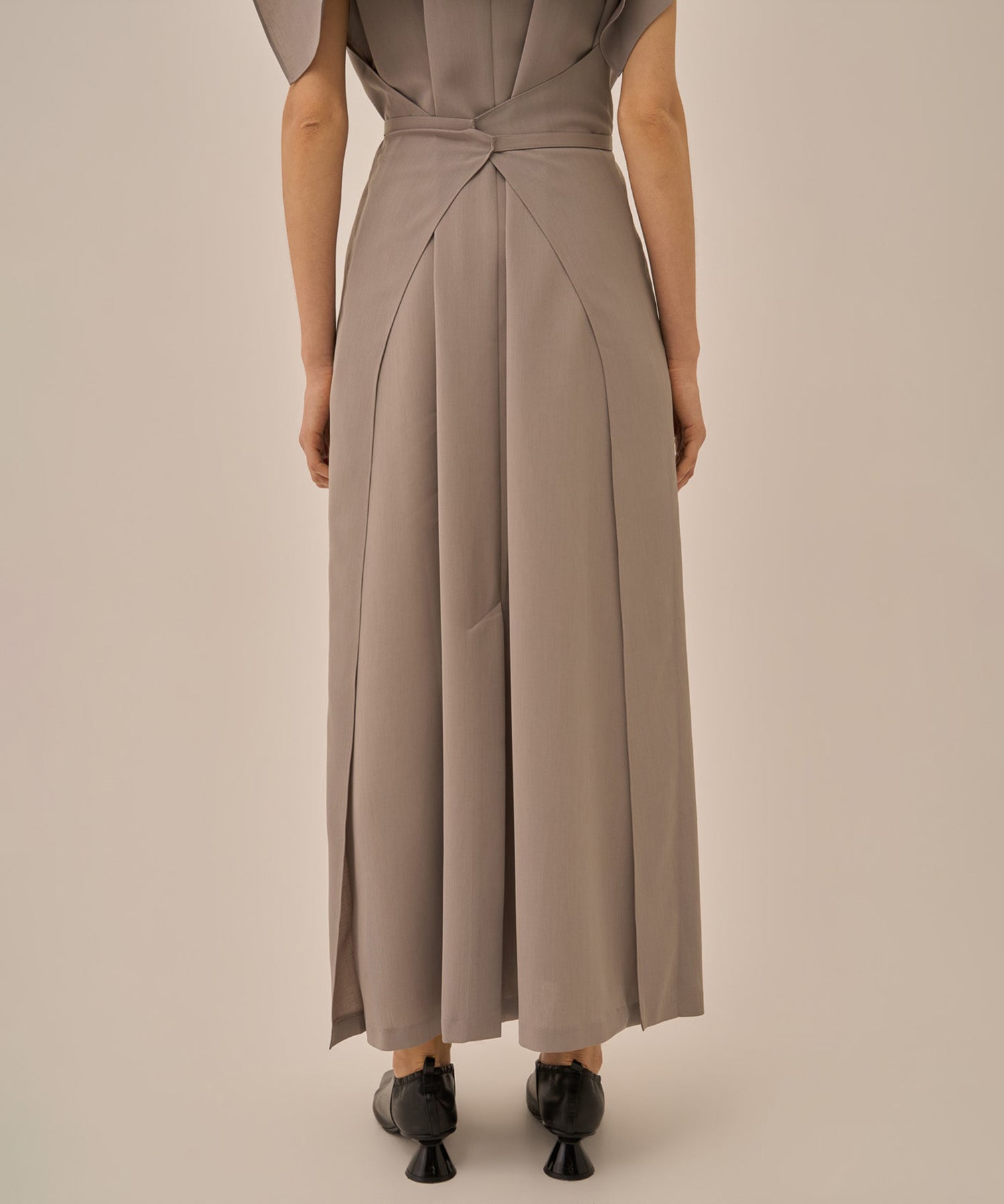 Selina back cape dress AKIRANAKA