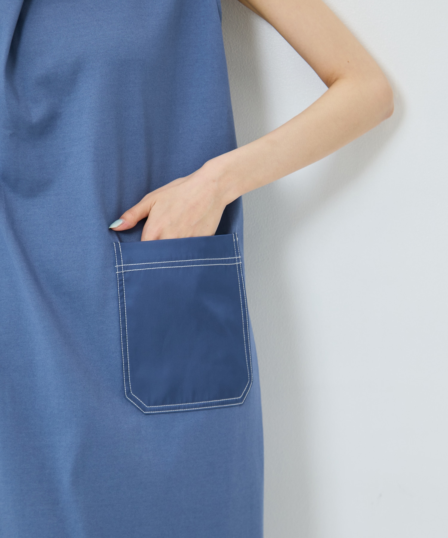 REFINA STRUCTURED SLEEVELESS DRESS CINOH
