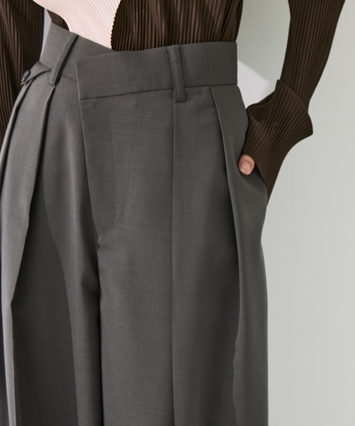 Double Tucked Trousers STUDIOUS