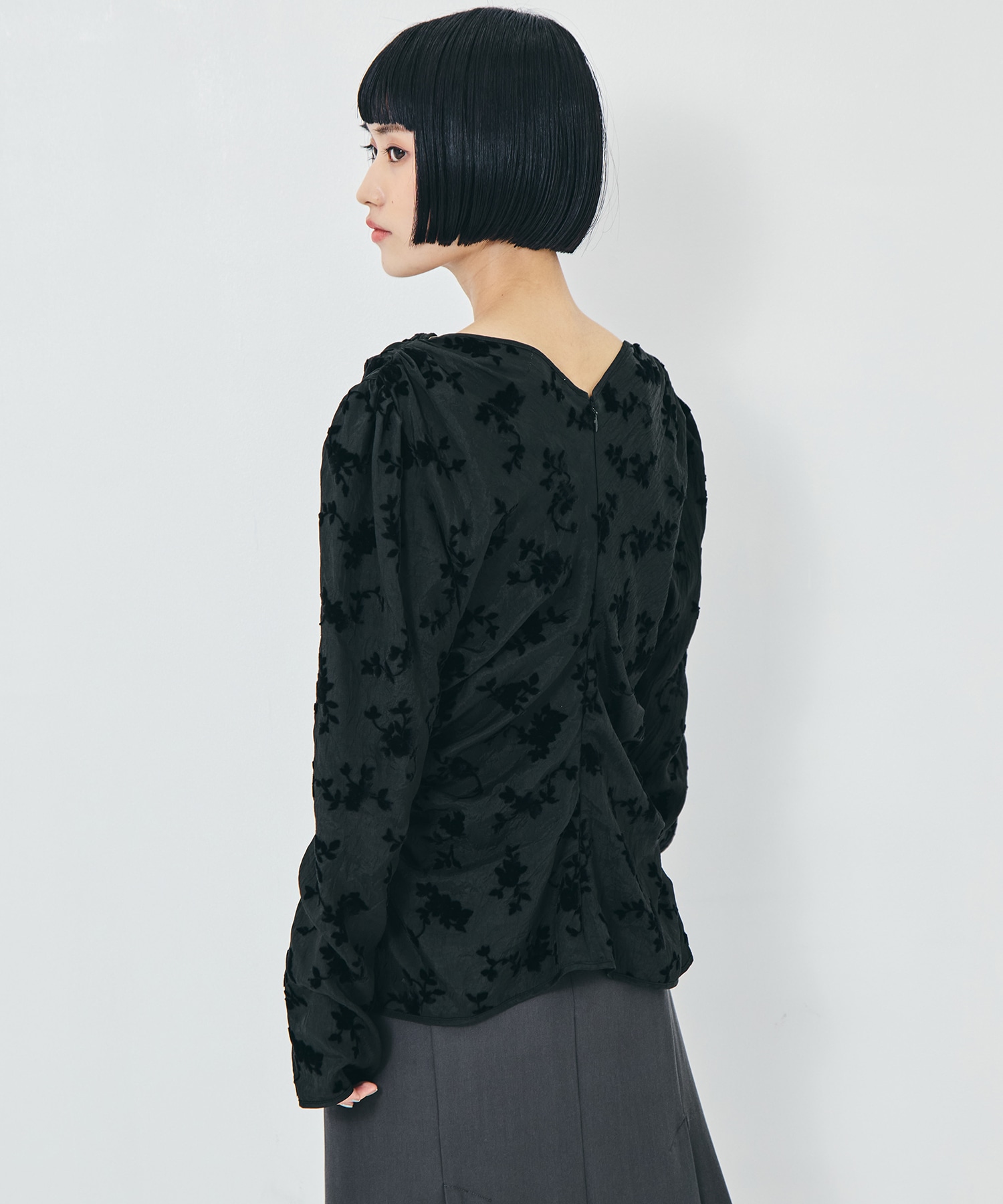 FLOCKED ROSE PRINT GATHERED BLOUSE FETICO
