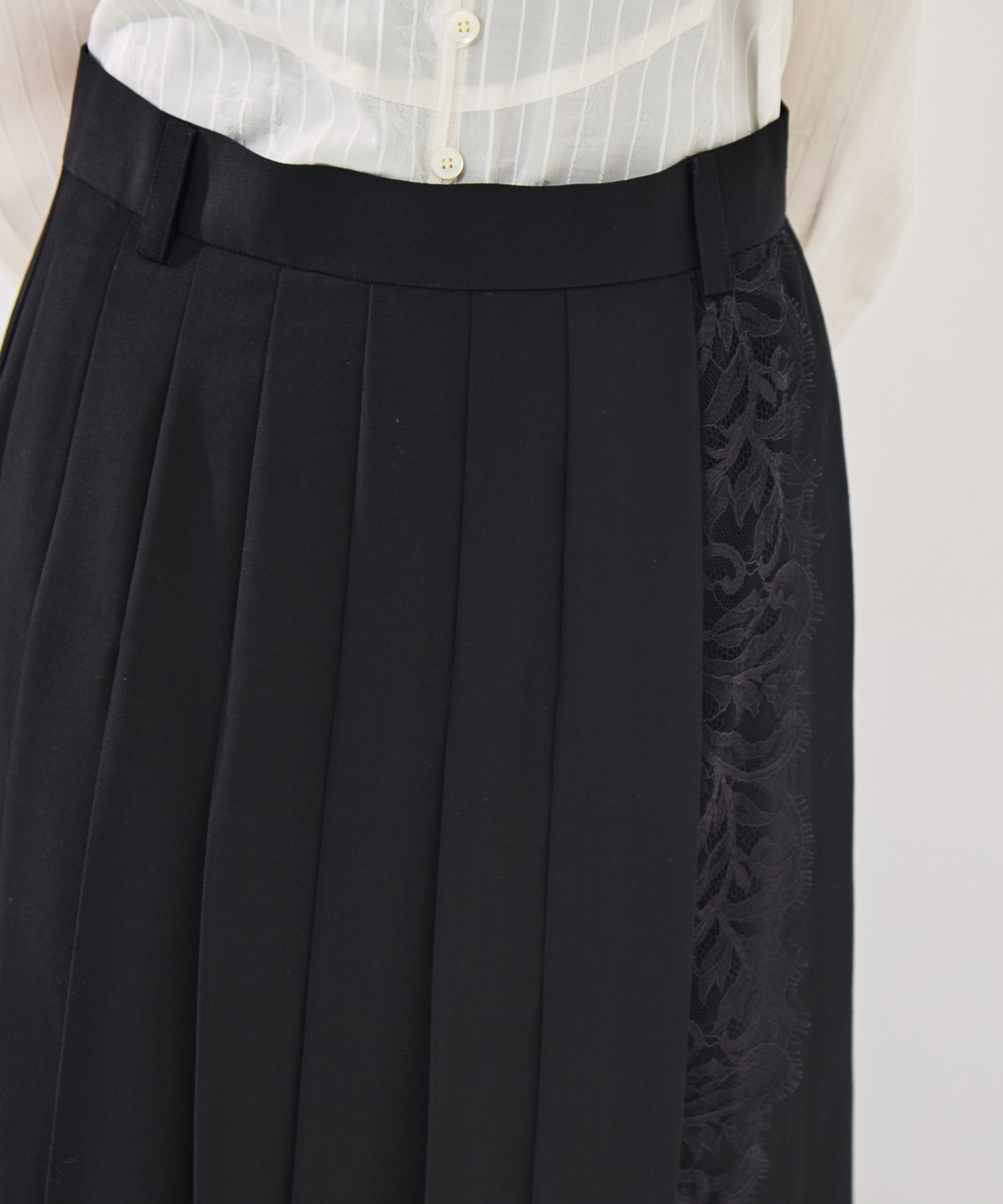 FINE WOOL PLEATED SKIRT WITH LACE TRIM FETICO