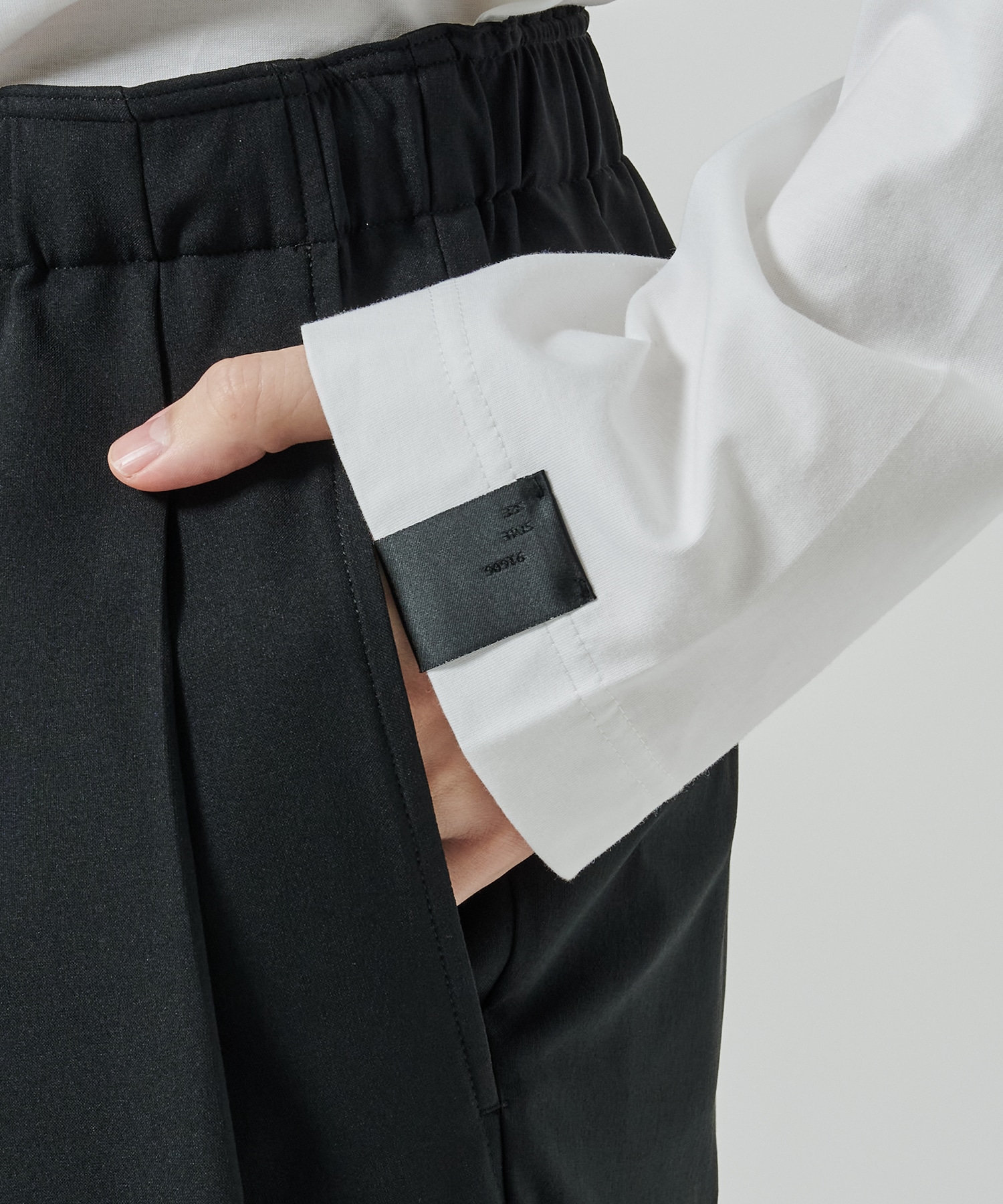 〈別注〉TWO TUCK EASY TROUSERS MARKAWARE/marka