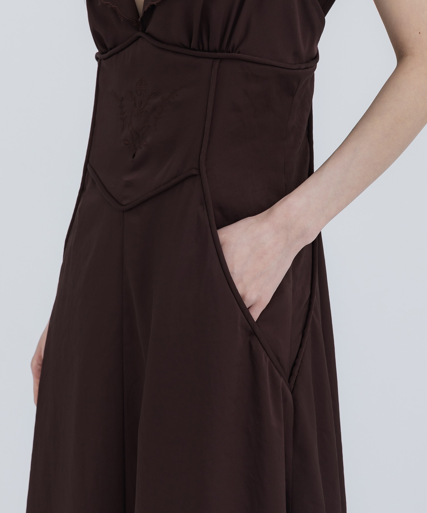 EMBROIDERED V-NECK MIDI DRESS FETICO