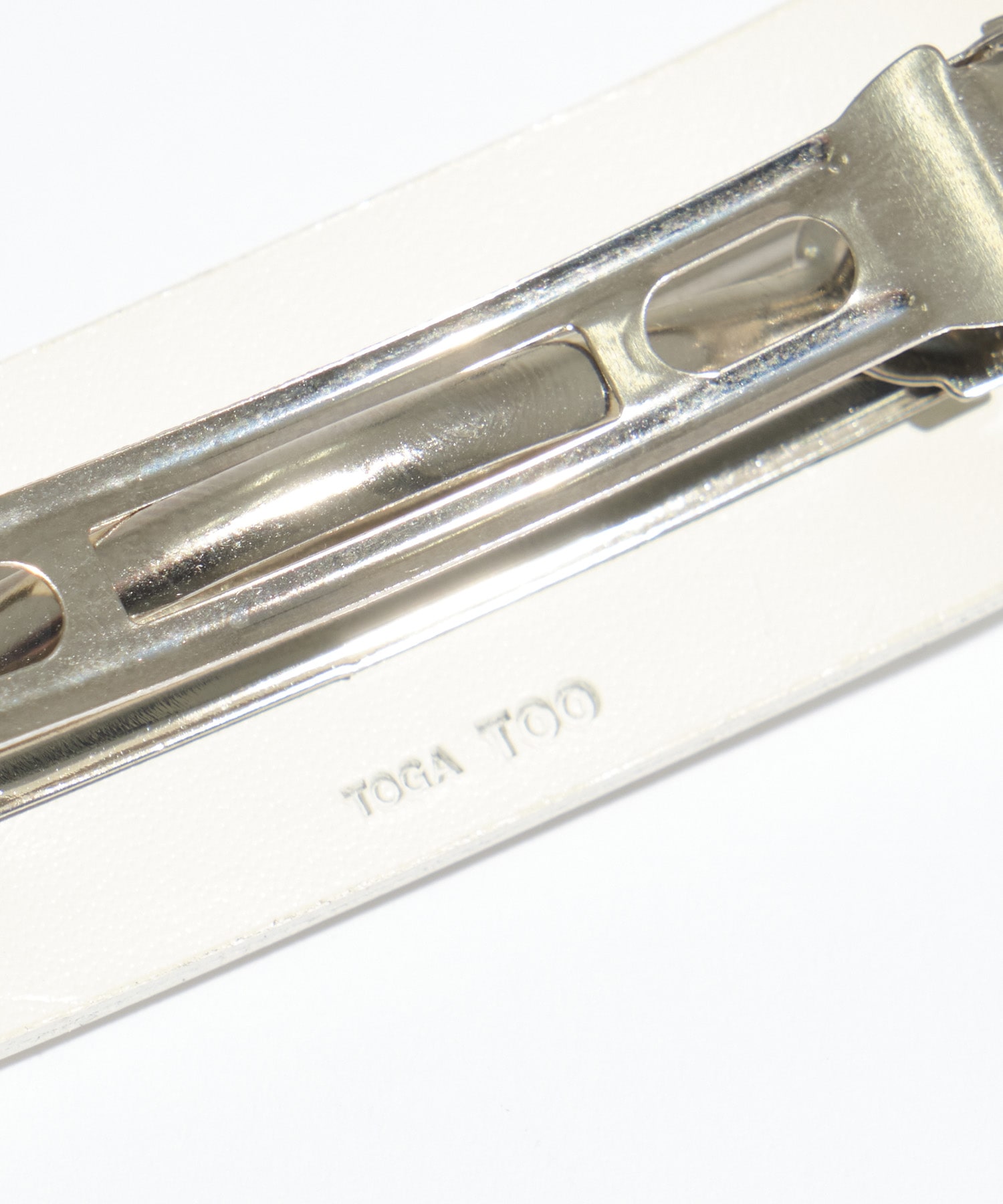 別注Metal leather barette mini TOGA