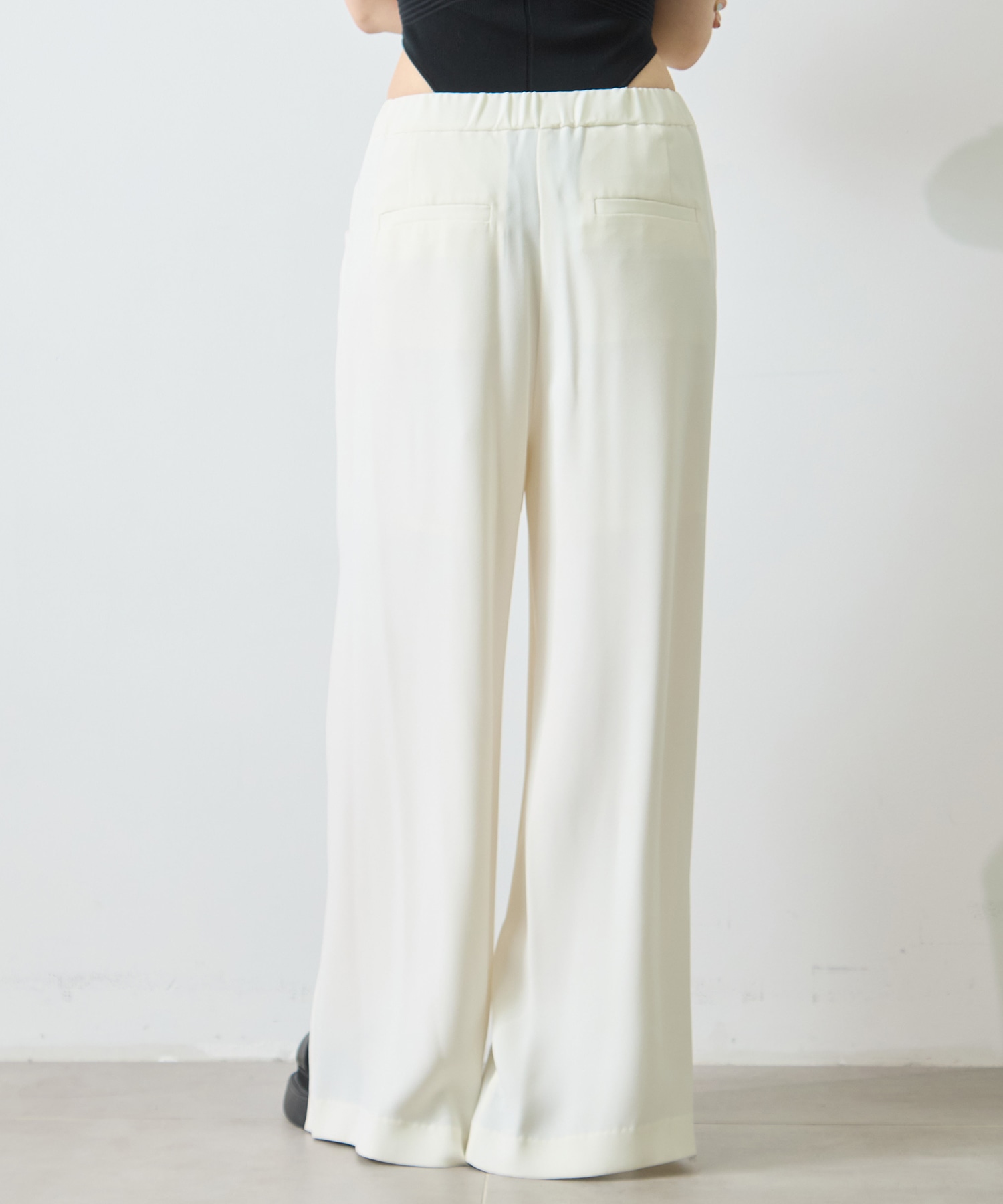 BACK SATIN SIDE SLIT PANTS STUDIOUS