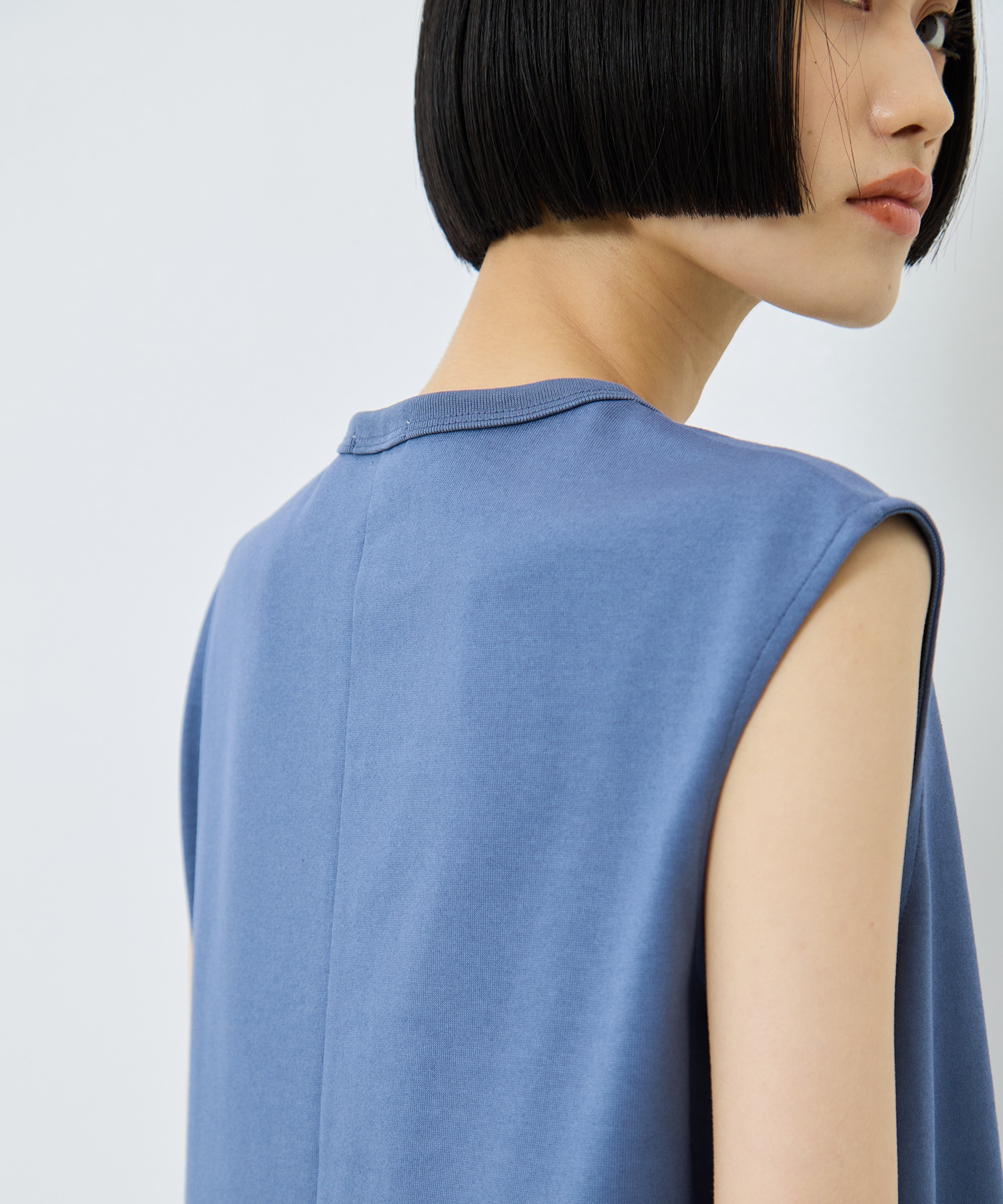 REFINA STRUCTURED SLEEVELESS DRESS CINOH