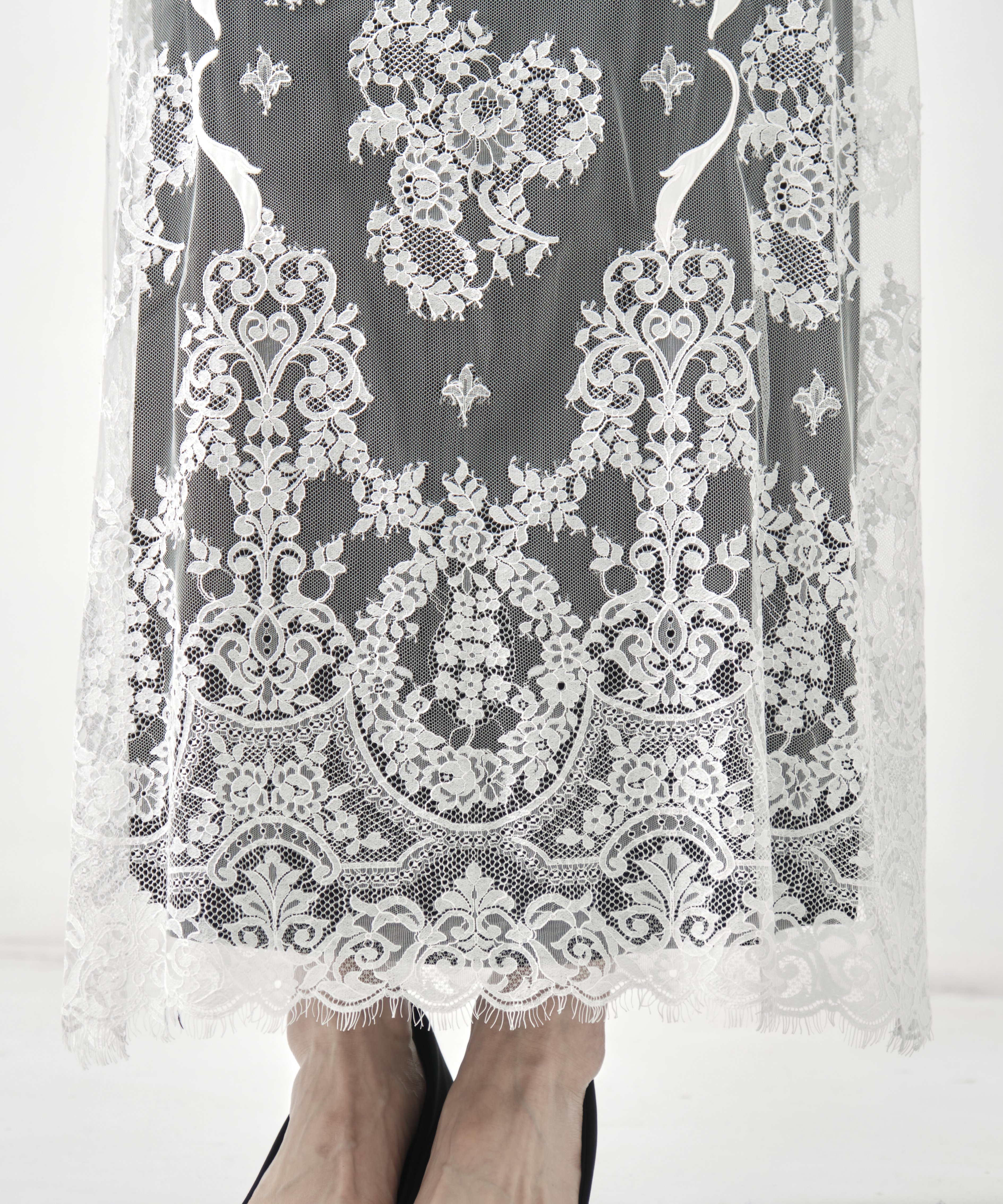 EMBROIDERED LACE SKIRT 