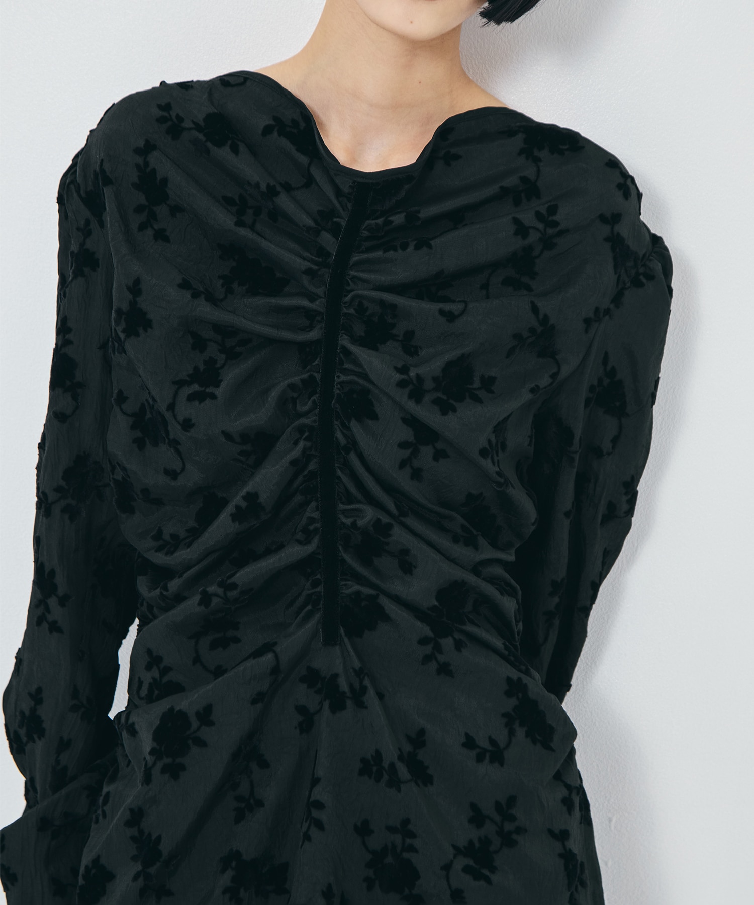FLOCKED ROSE PRINT GATHERED BLOUSE FETICO
