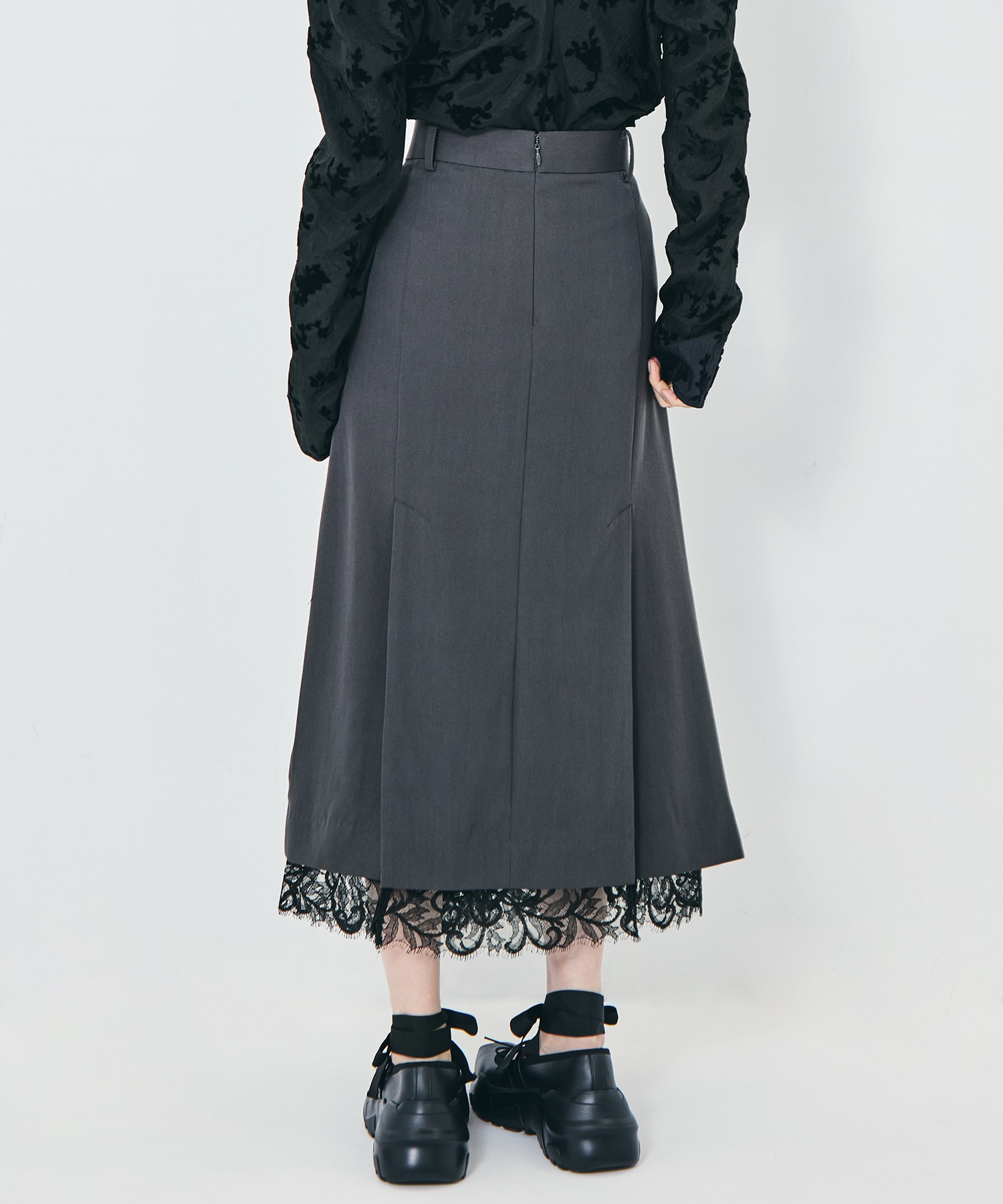 FINE WOOL PLEATED SKIRT WITH LACE TRIM FETICO