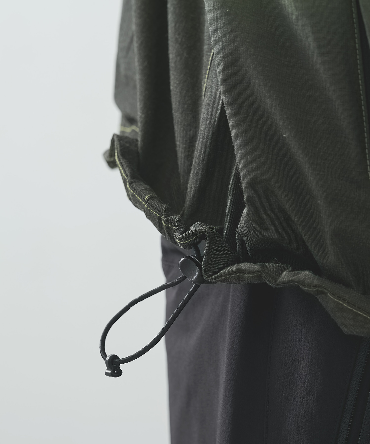 THE BREATHABLE HOODED GRADIENT GARMENT DYEING JACKET POLIQUANT