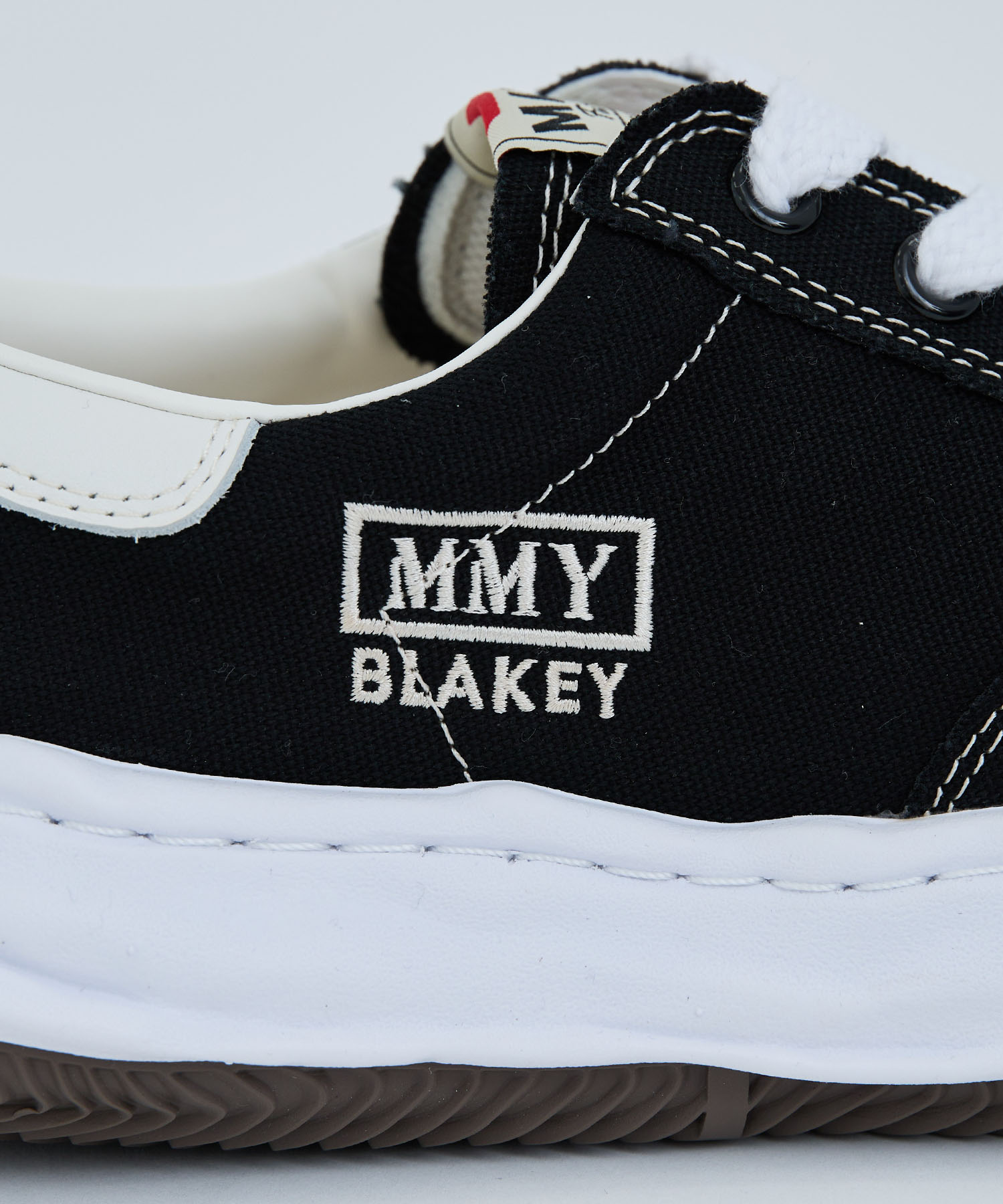 BLAKEY Low original sole canvas low top sneakers Maison MIHARA YASUHIRO