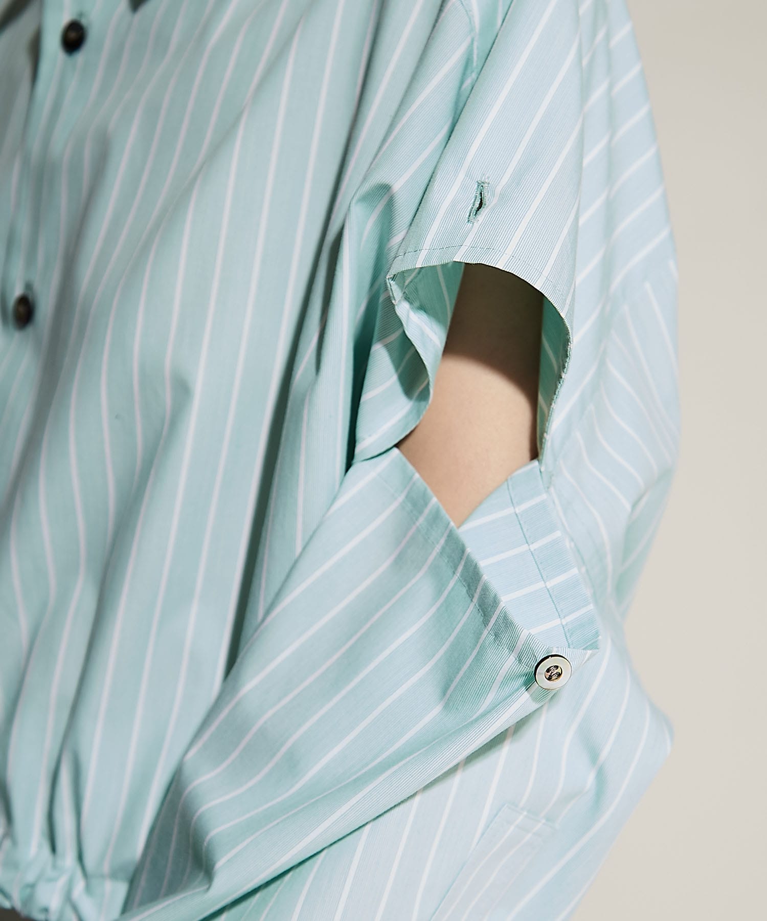 Double Belt Cropped Shirt UJOH