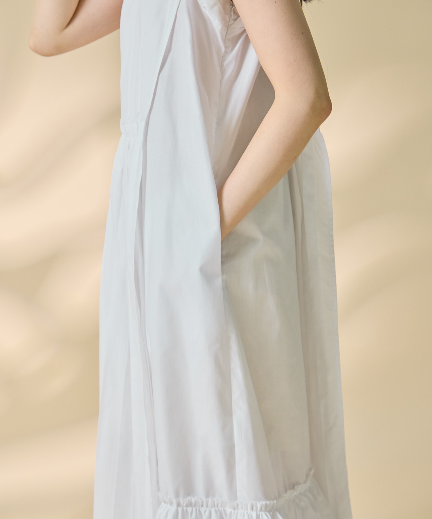 Asymmetry pleats one-piece STUDIOUS