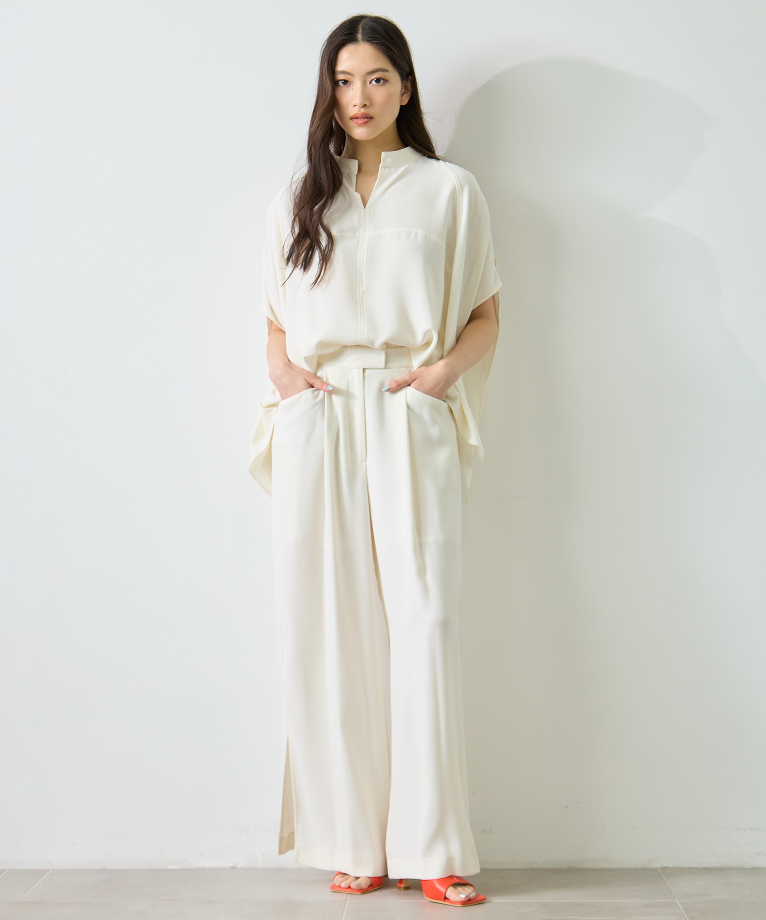 BACK SATIN SIDE SLIT PANTS STUDIOUS