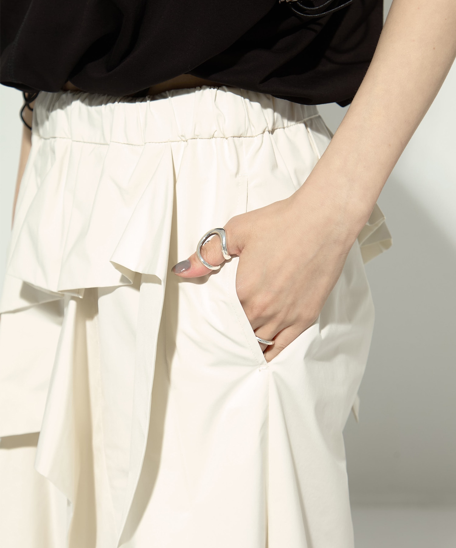 別注RUFFLE PANTS TAAKK