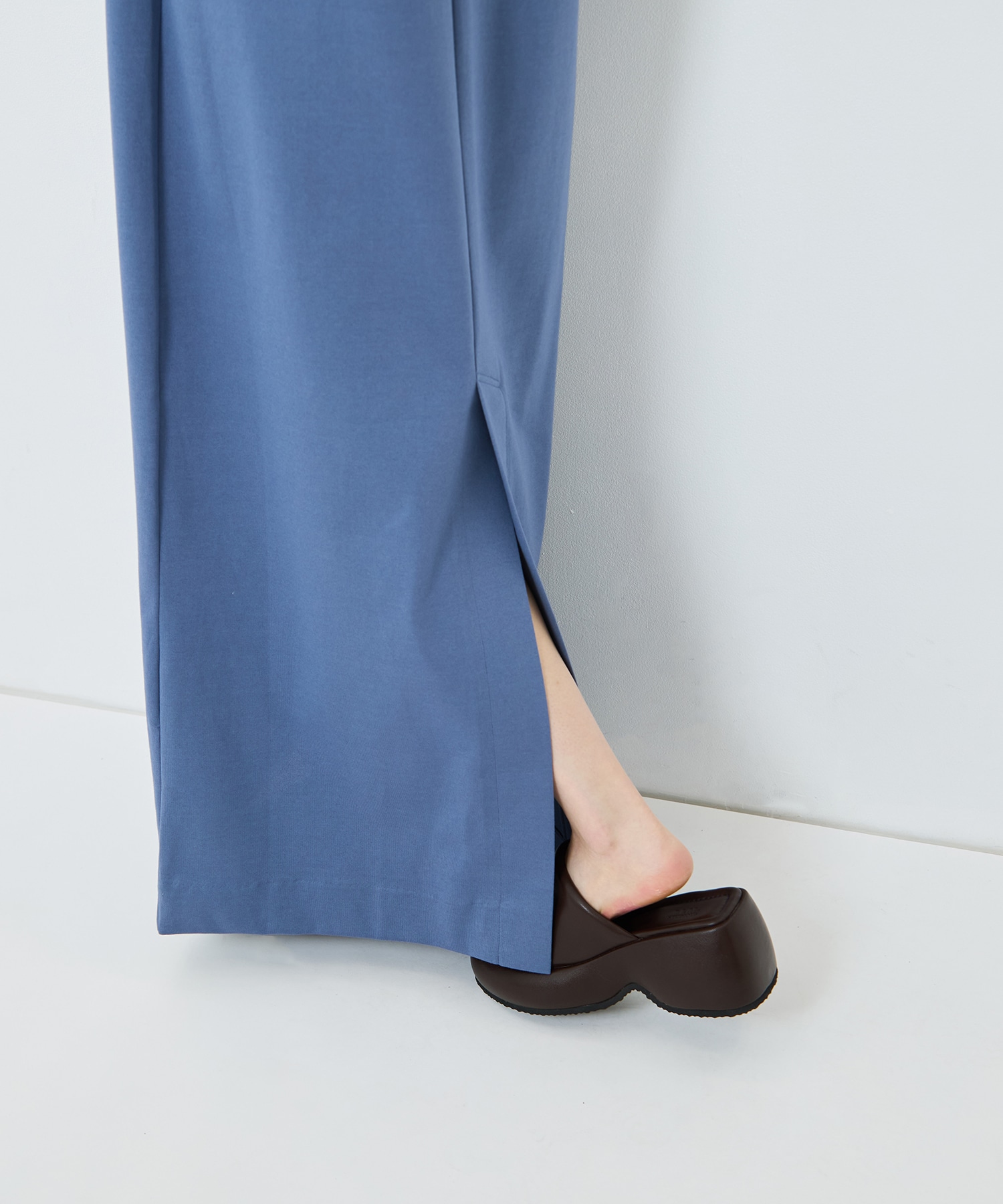 REFINA STRUCTURED SLEEVELESS DRESS CINOH