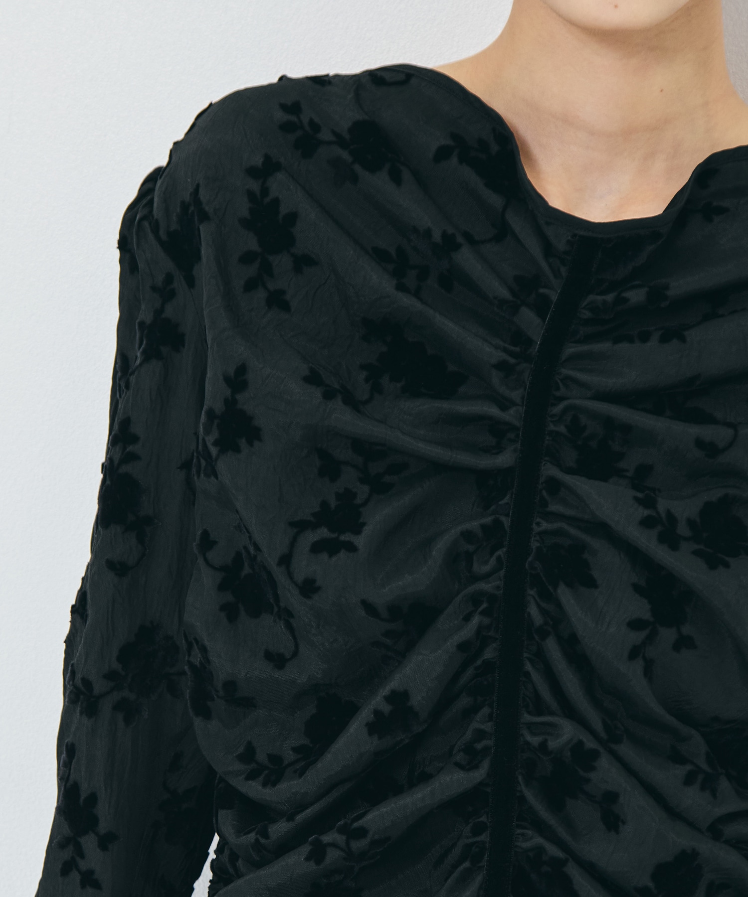 FLOCKED ROSE PRINT GATHERED BLOUSE FETICO