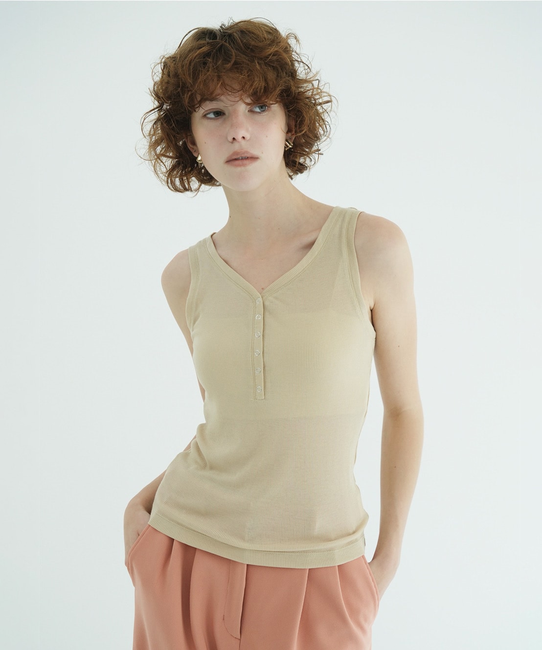 CURVED NECK LAYERED SET TOPS CLANE
