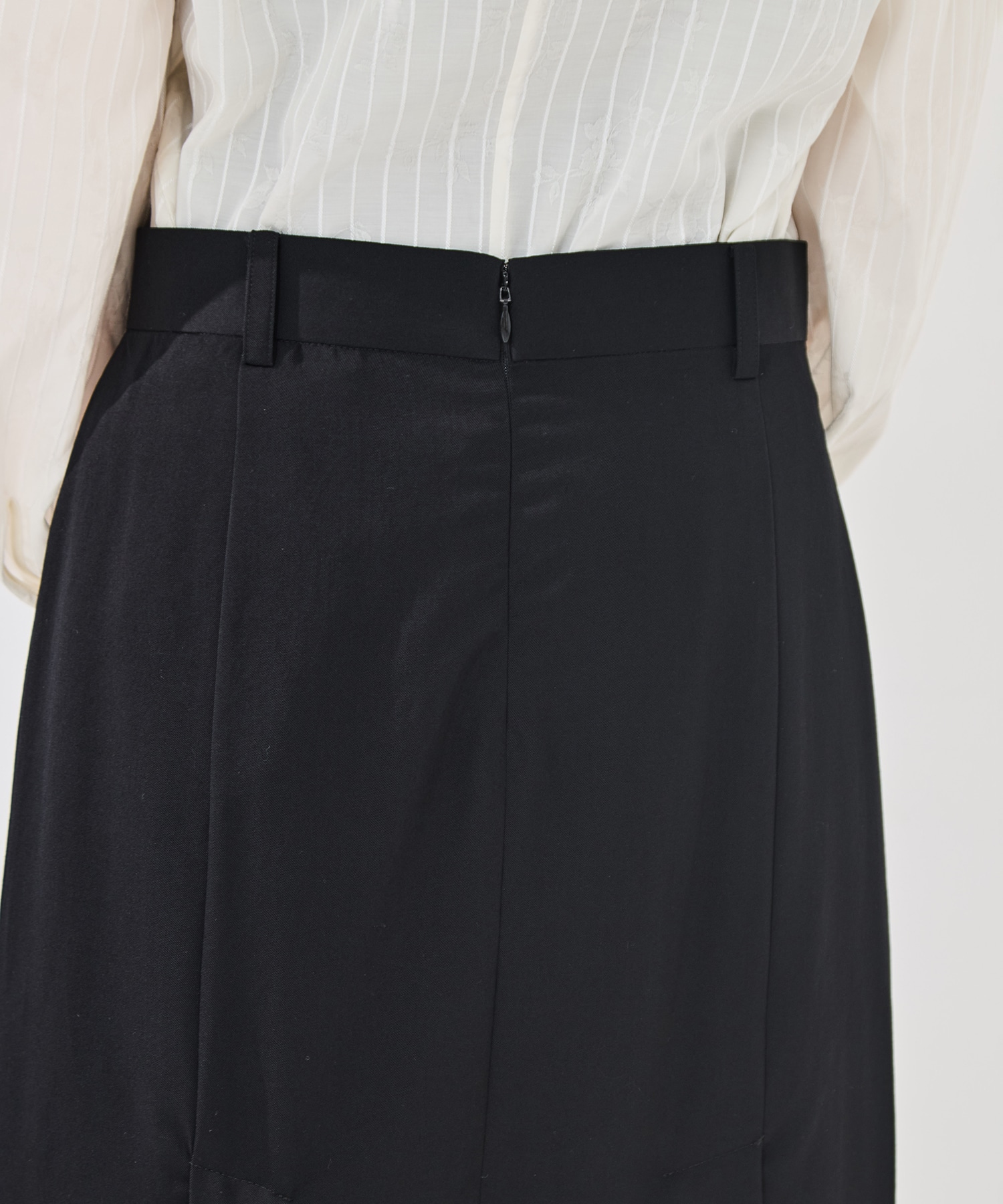 FINE WOOL PLEATED SKIRT WITH LACE TRIM FETICO
