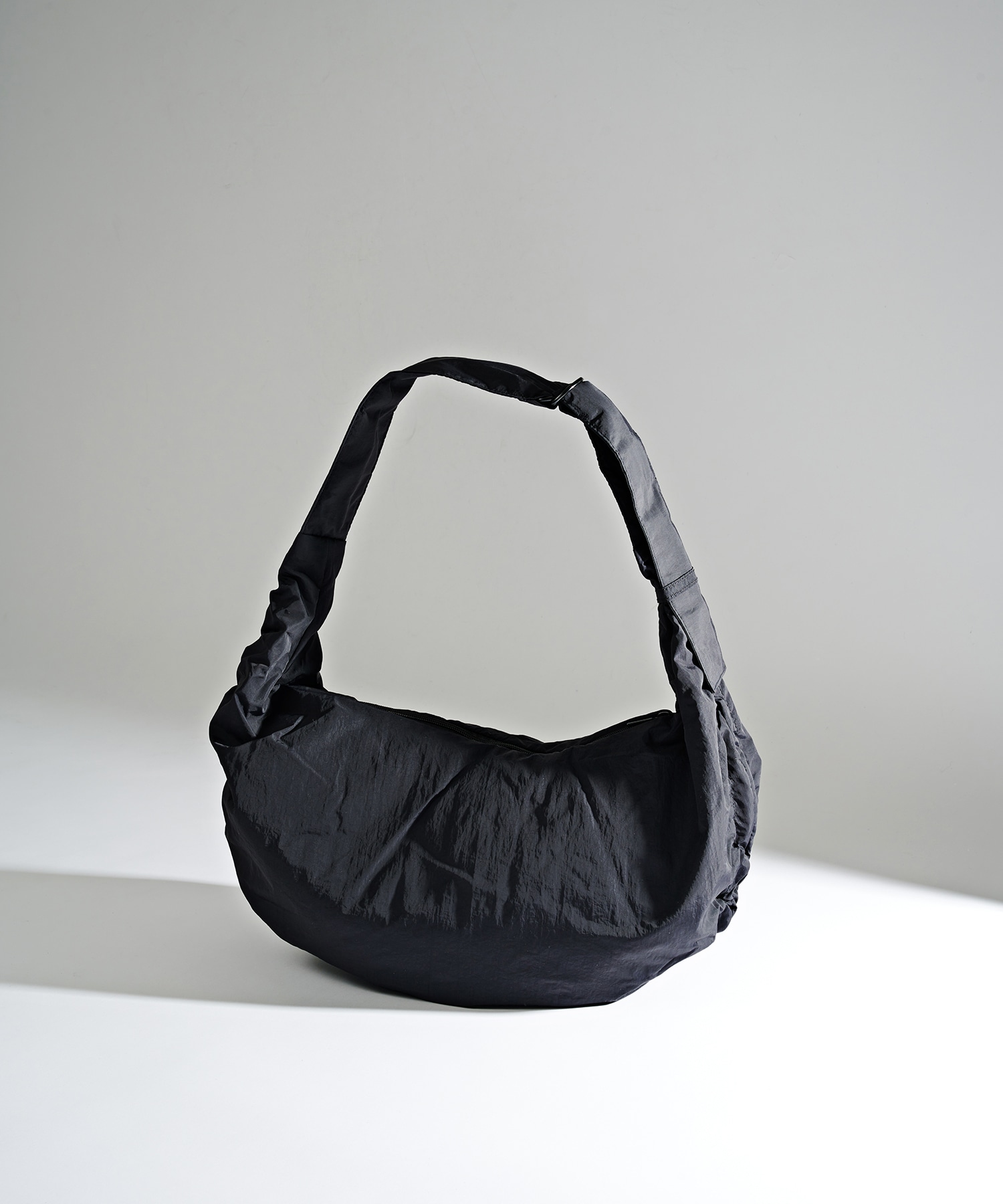 AIR NYLON SHOULDER BAG
