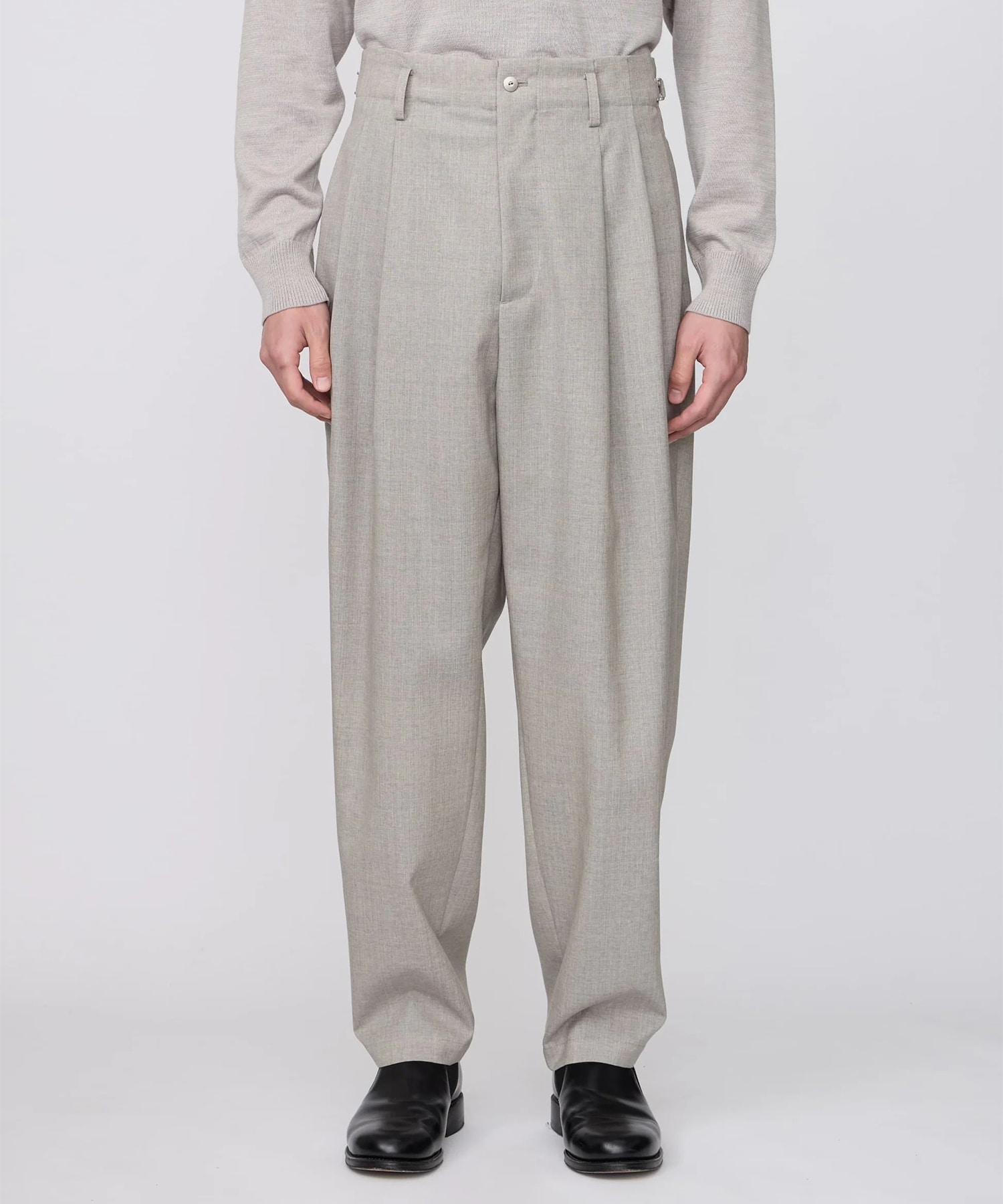 THREE TUCKS TAPERED PANTS
