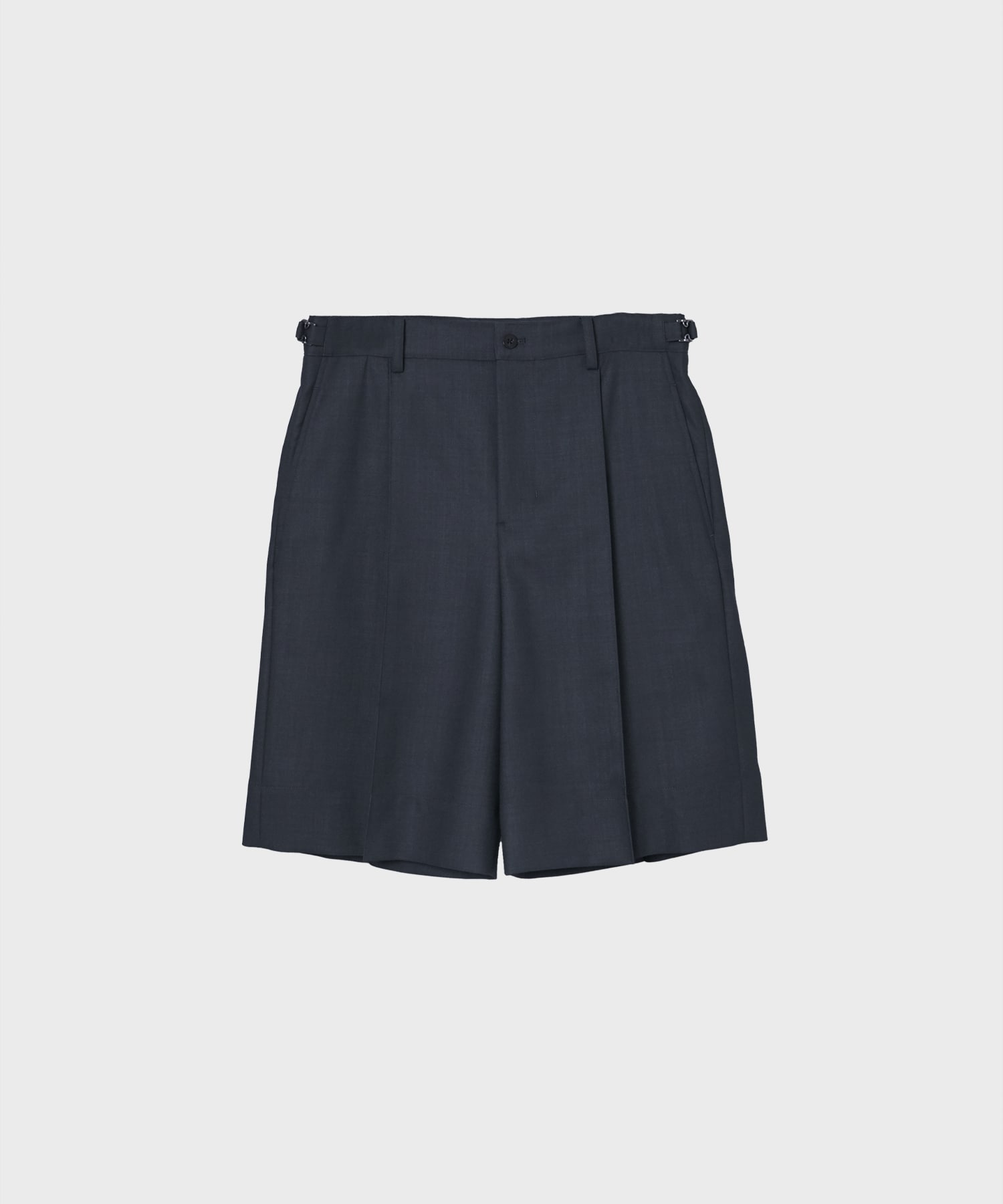 ONE TUCKS SHORTS