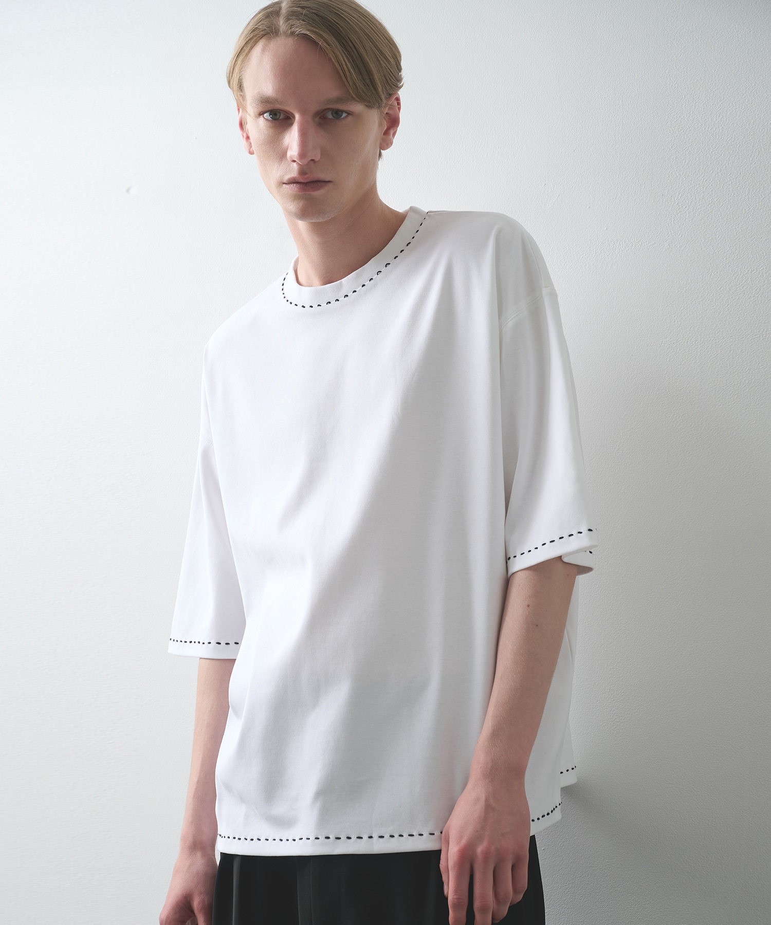 HAND STITCH TEE