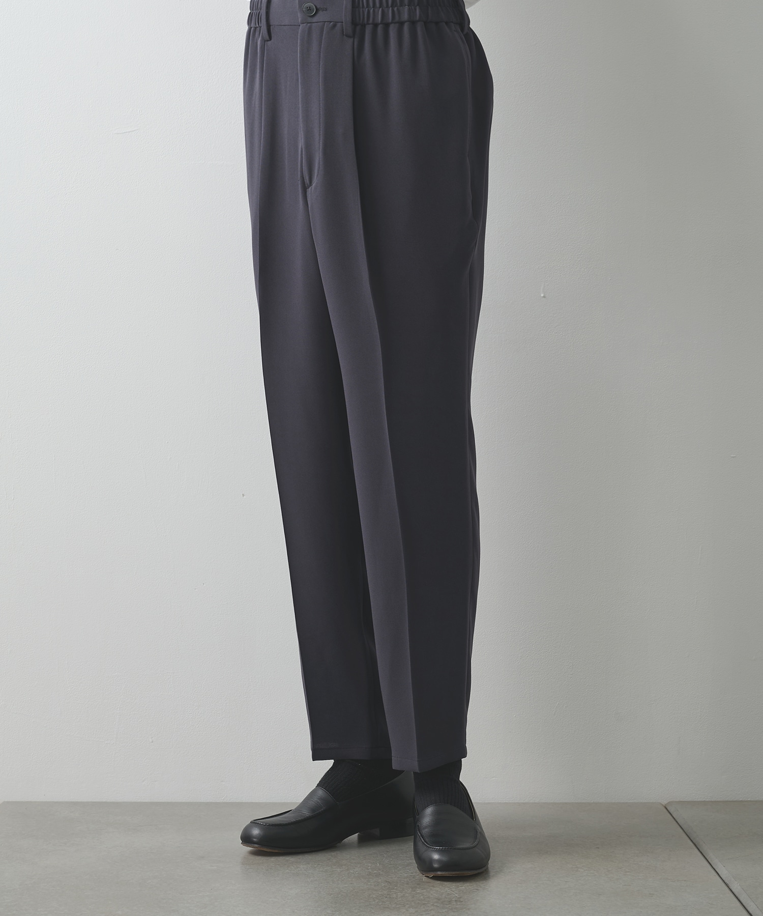 SUMMER ESSENTIAL TAPERED PANTS
