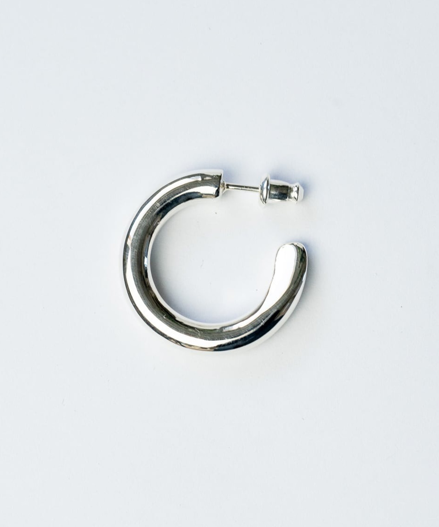 PI-005 Round earring (Large) 線径 4.5mm　(左耳用)