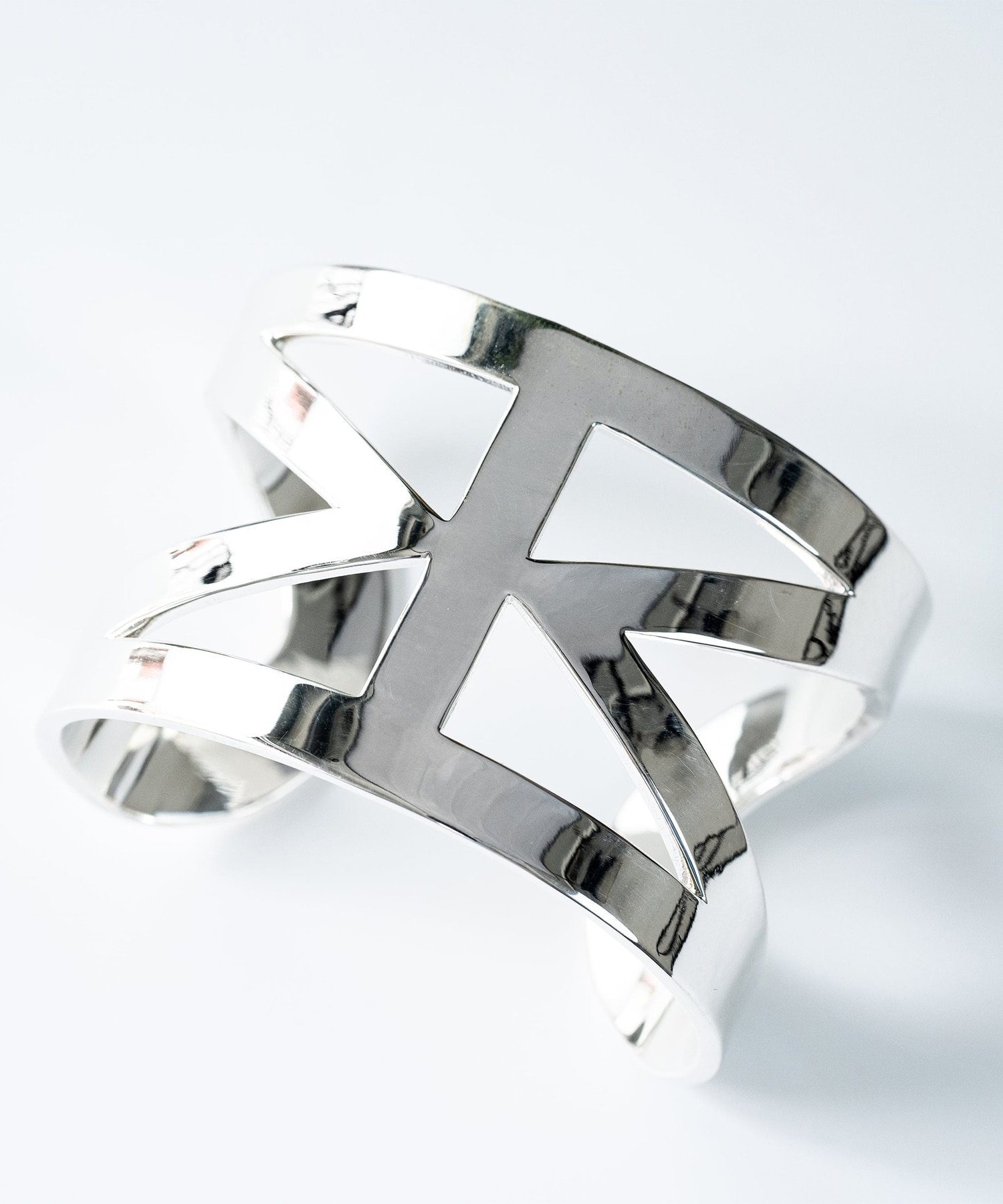 BN-057 See through Mobius bangle