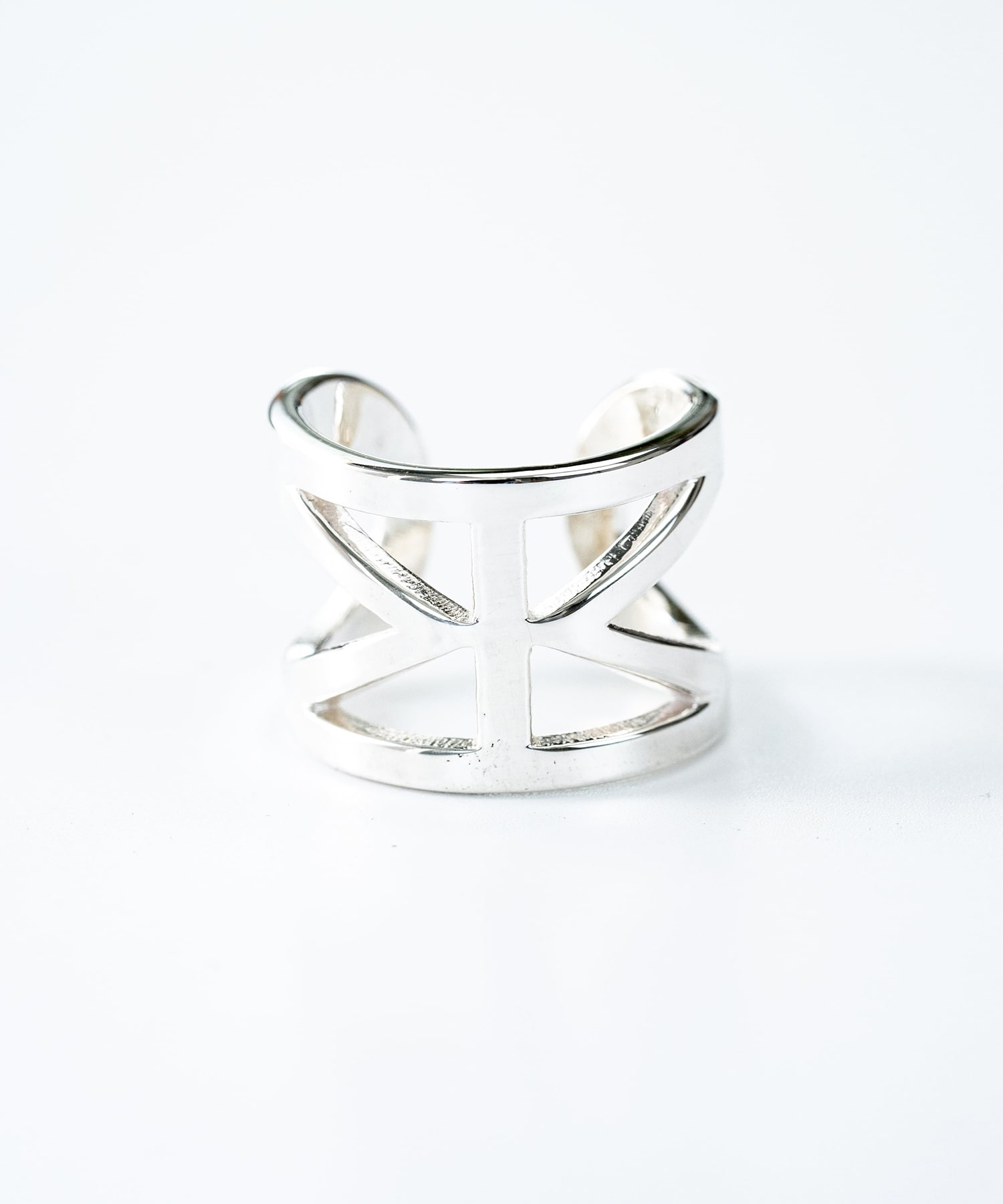 R-054 See through Mobius ring