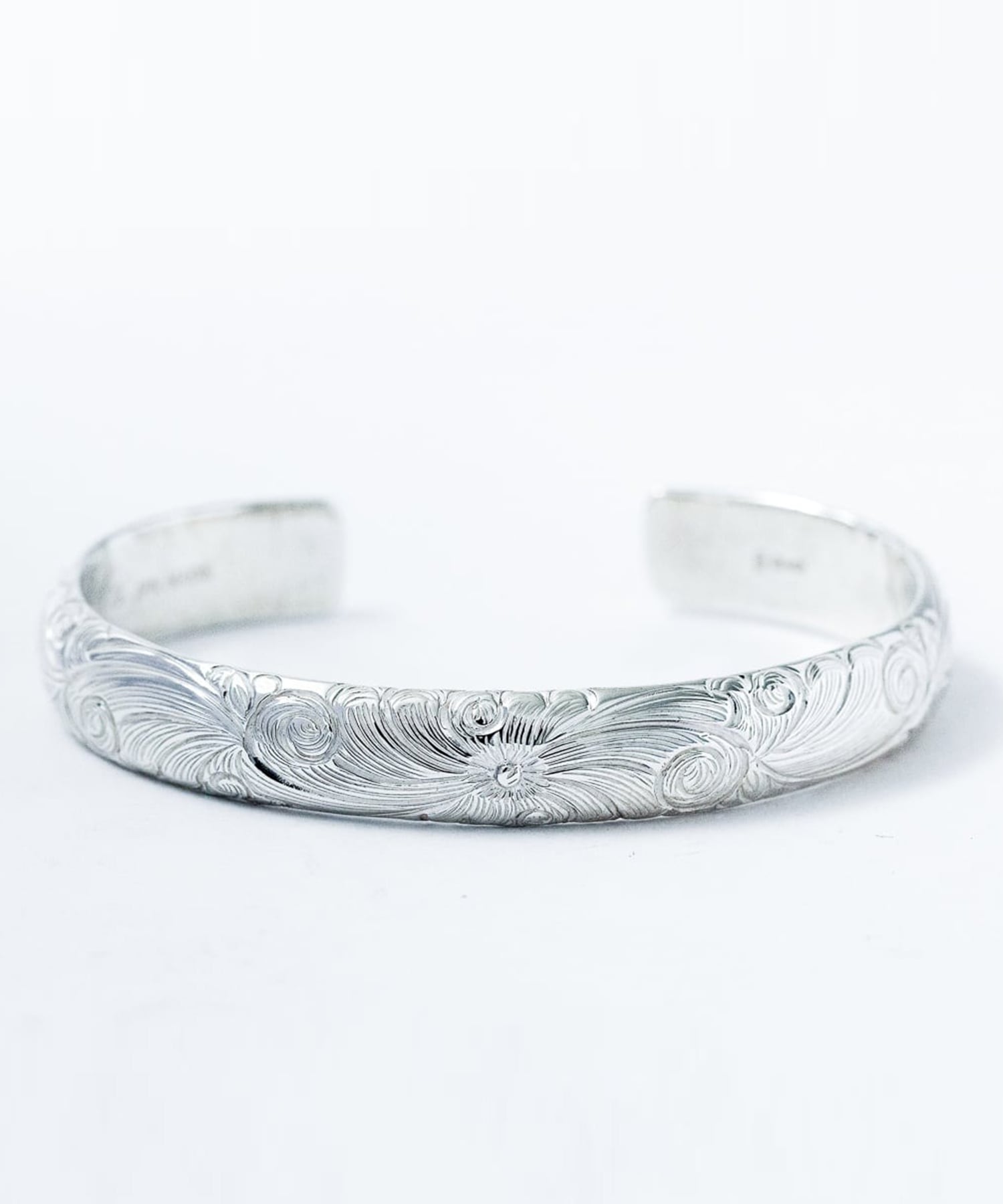 BN-068 10mm Arabesque bangle (M)