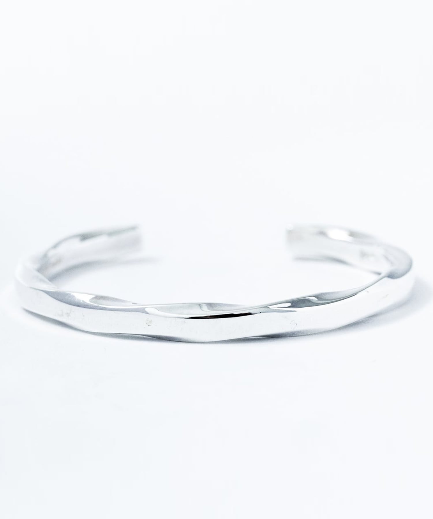 BN-071 Side twist bangle (S)