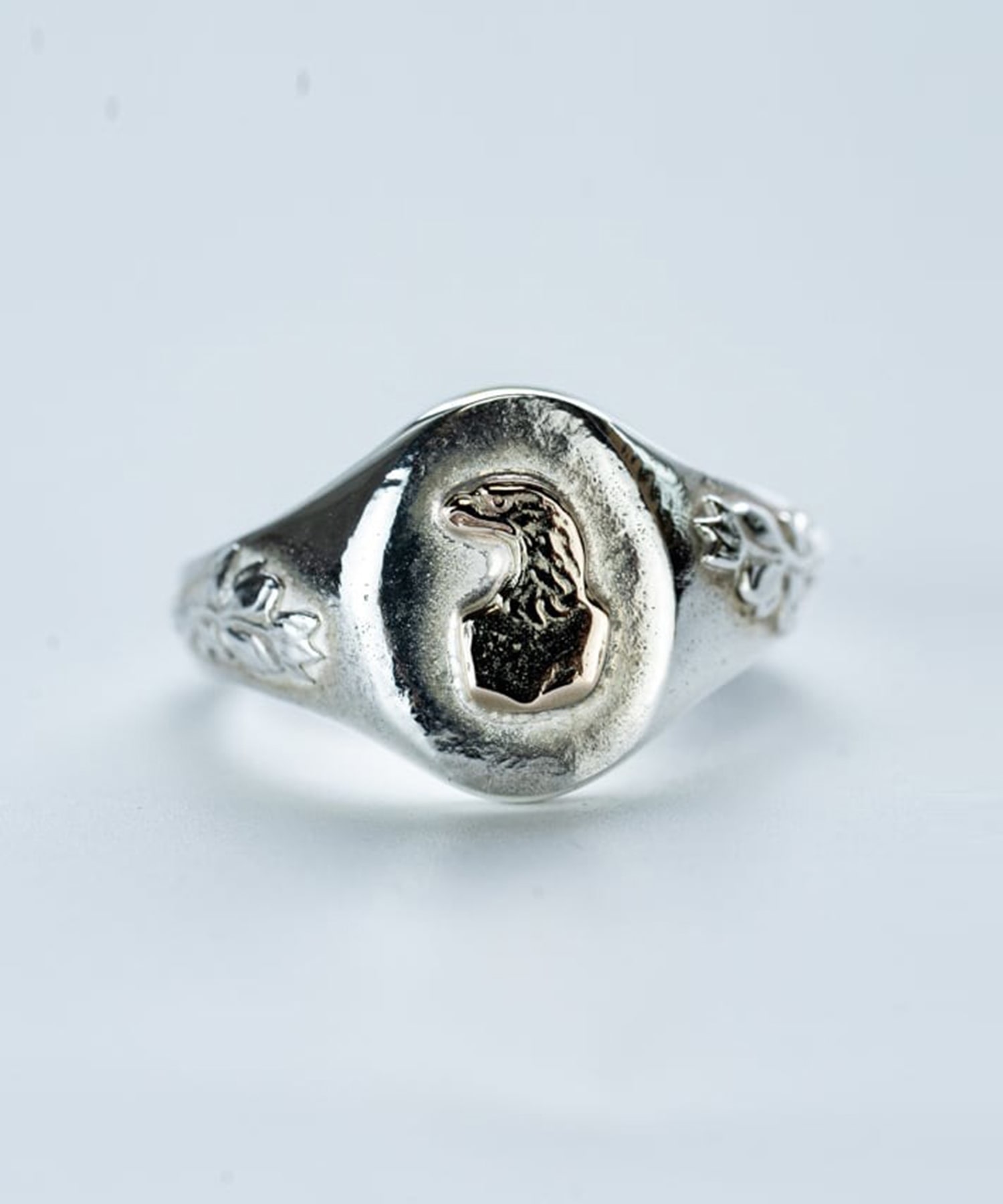 R-089 Oval signet ring olive (K10 eagle)